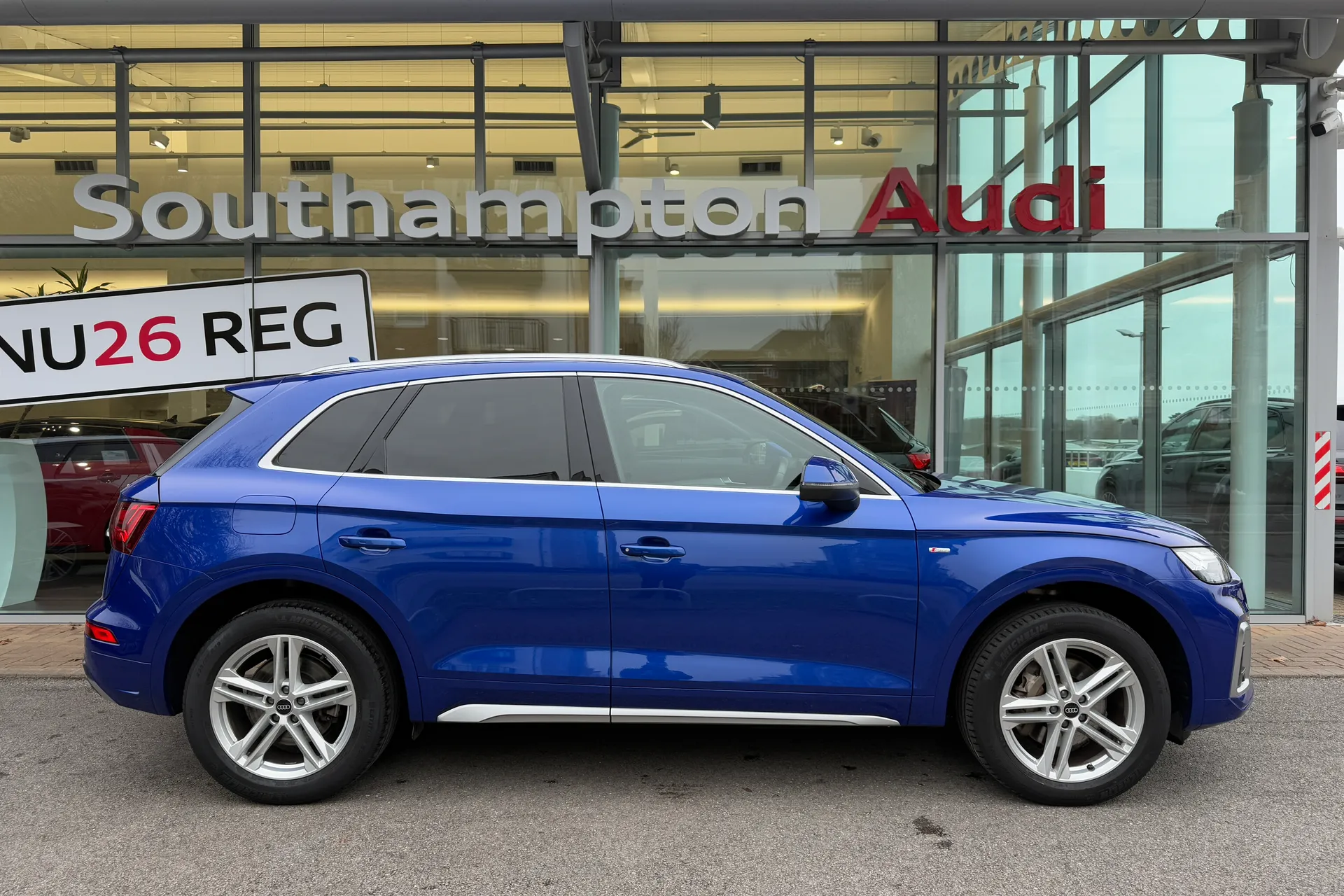 Audi Q5 thumbnail image number 2