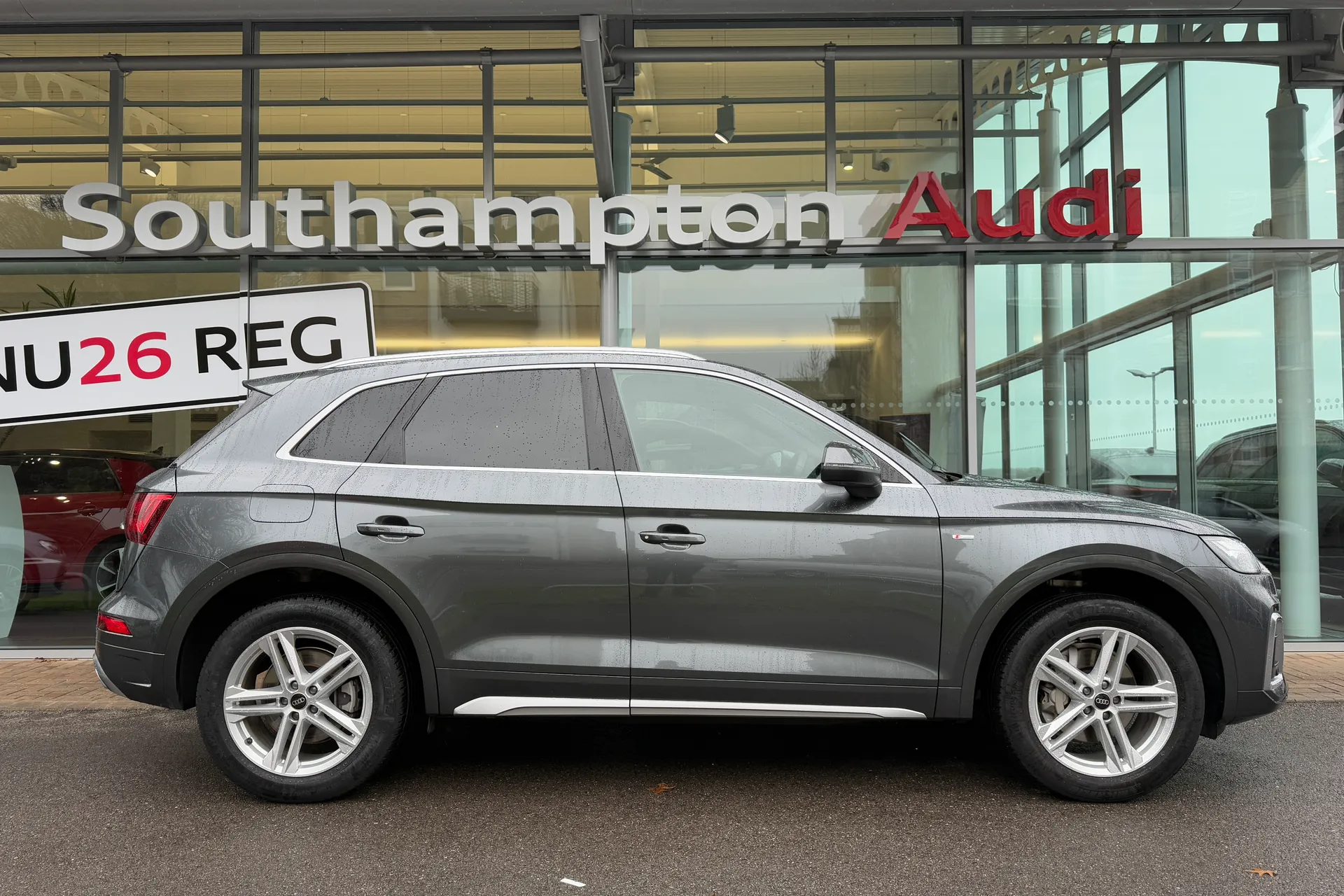 Audi Q5 thumbnail image number 2