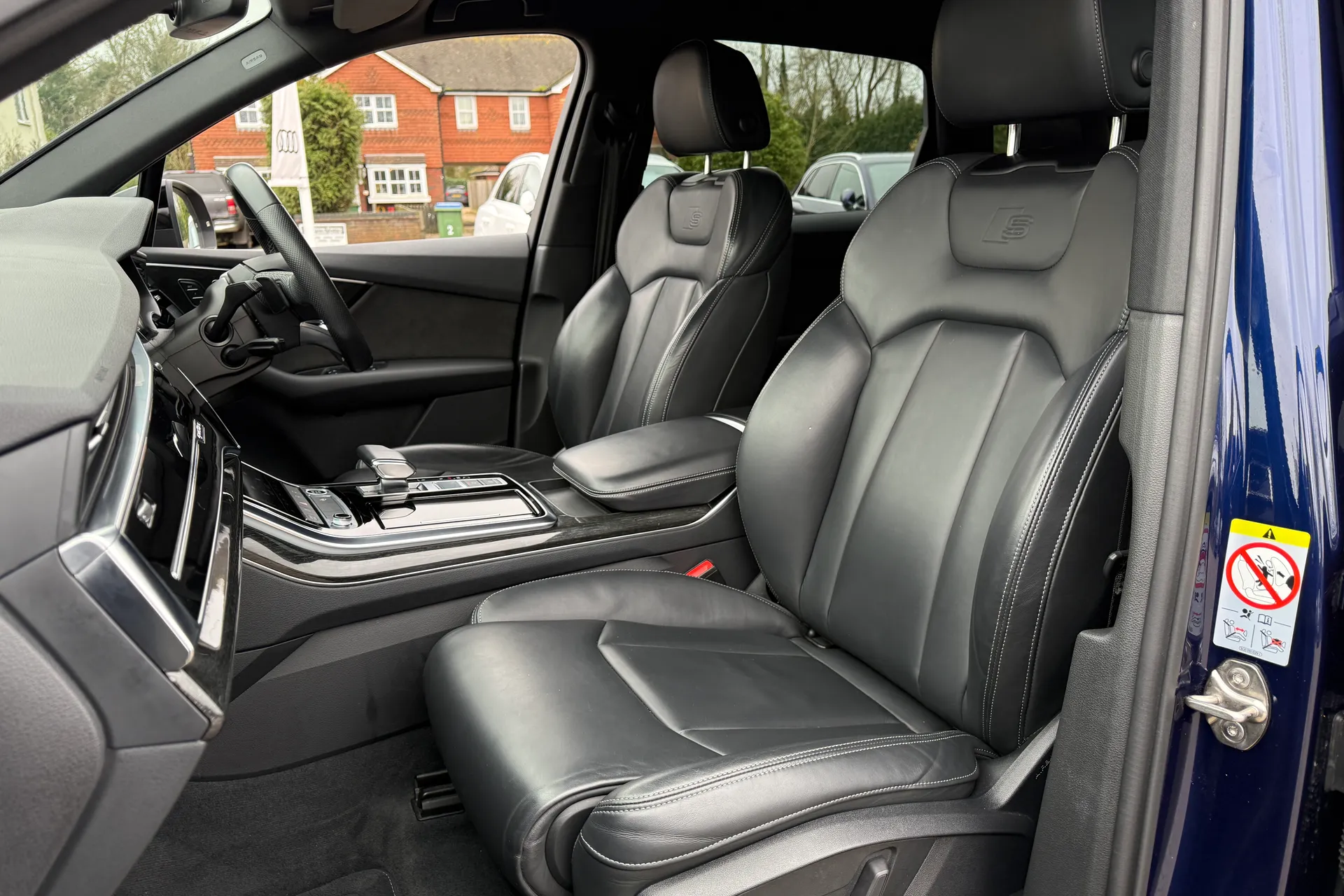 Audi Q7 thumbnail image number 30