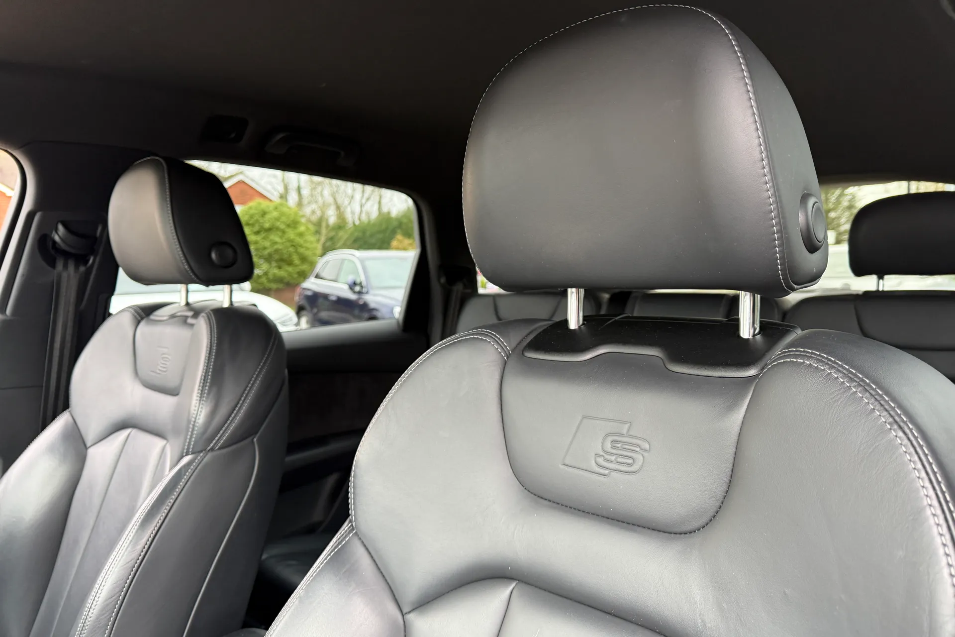 Audi Q7 thumbnail image number 31