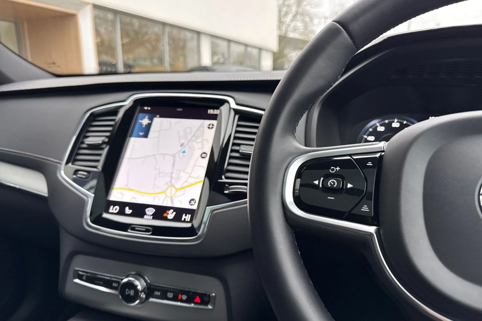 Volvo XC90 thumbnail image number 37