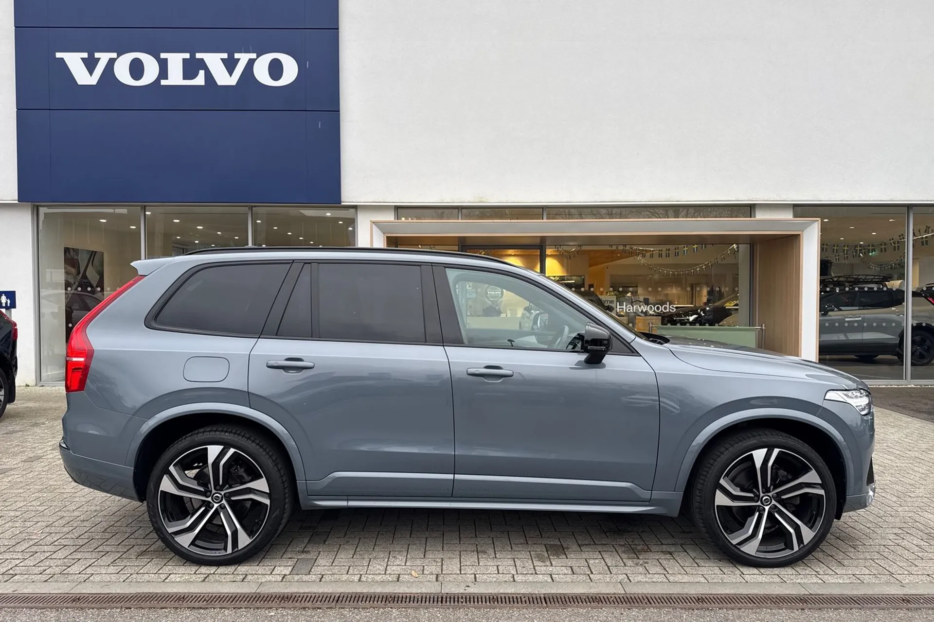 Volvo XC90 thumbnail image number 2