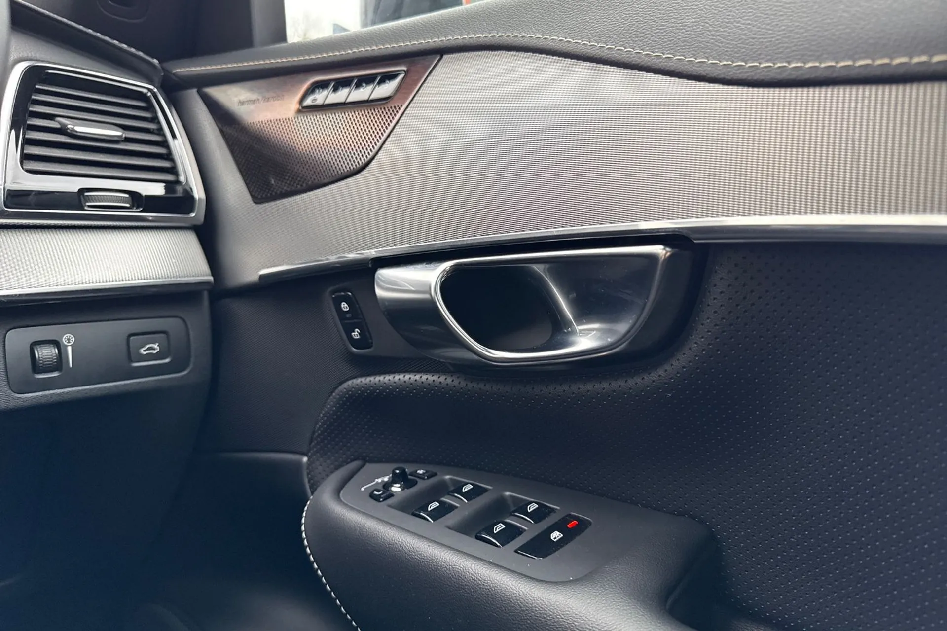 Volvo XC90 thumbnail image number 43