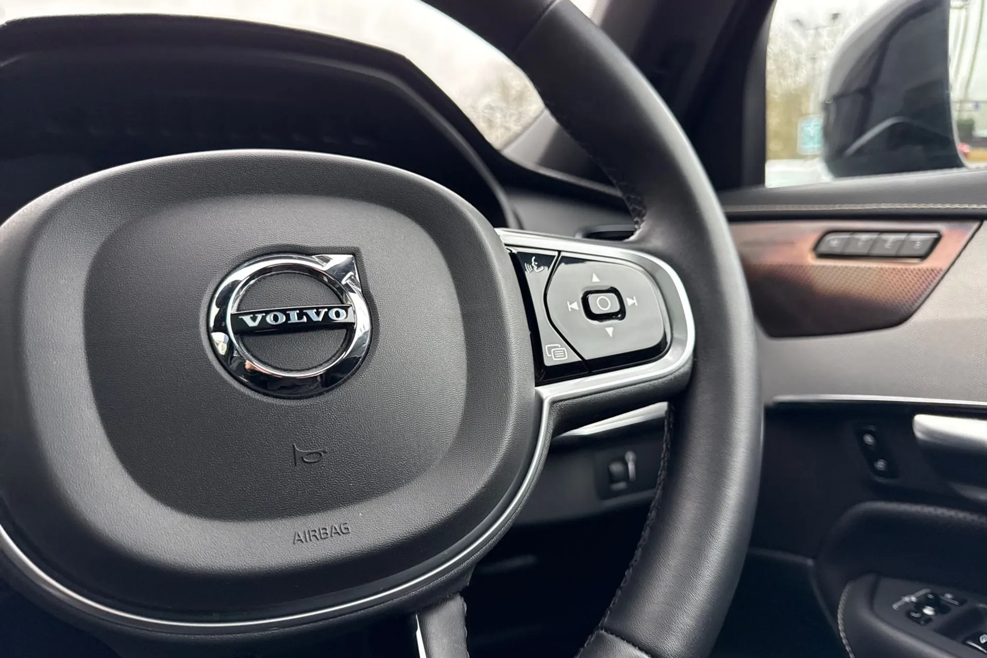 Volvo XC90 thumbnail image number 38