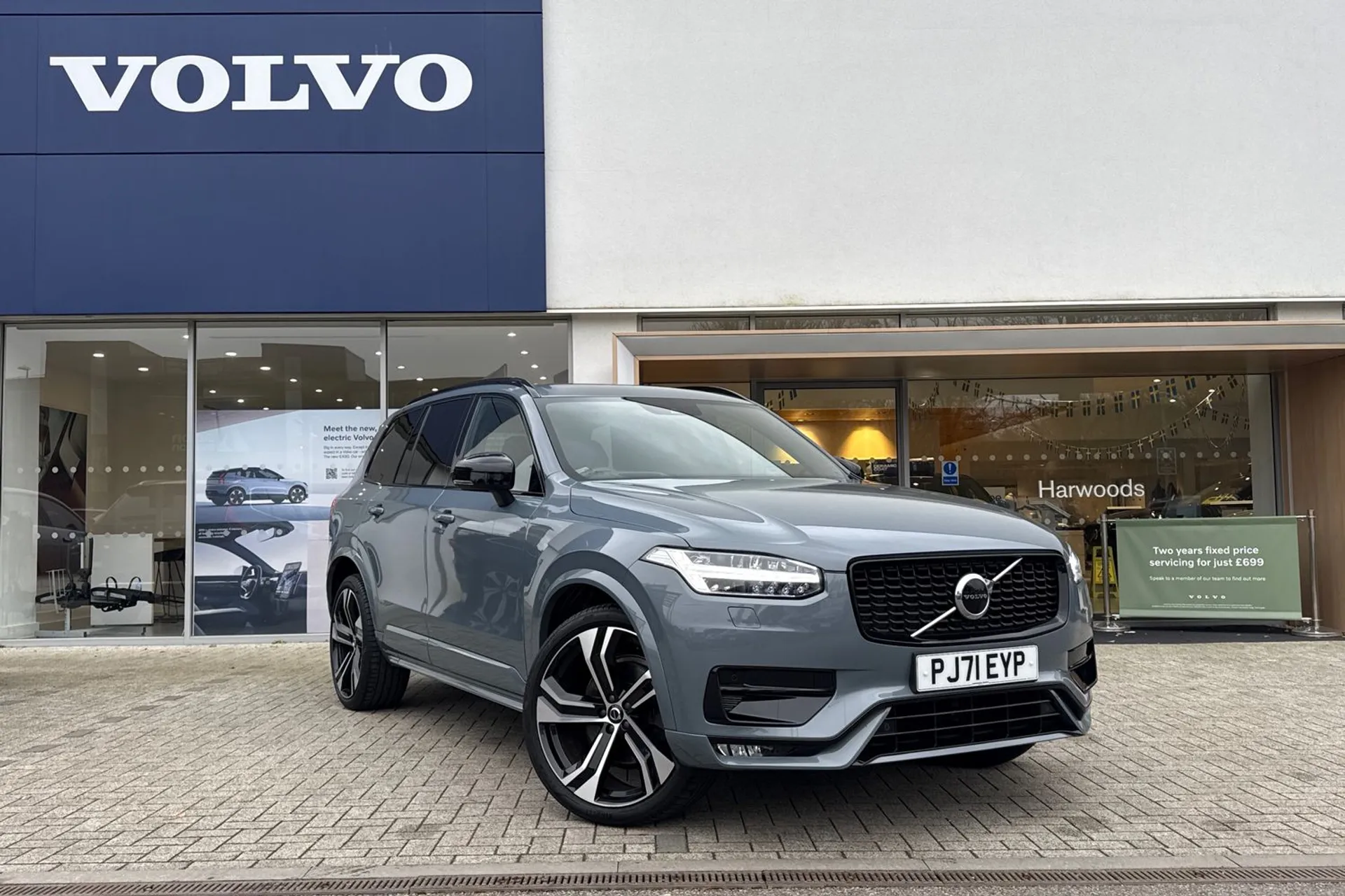 Volvo XC90 focused image