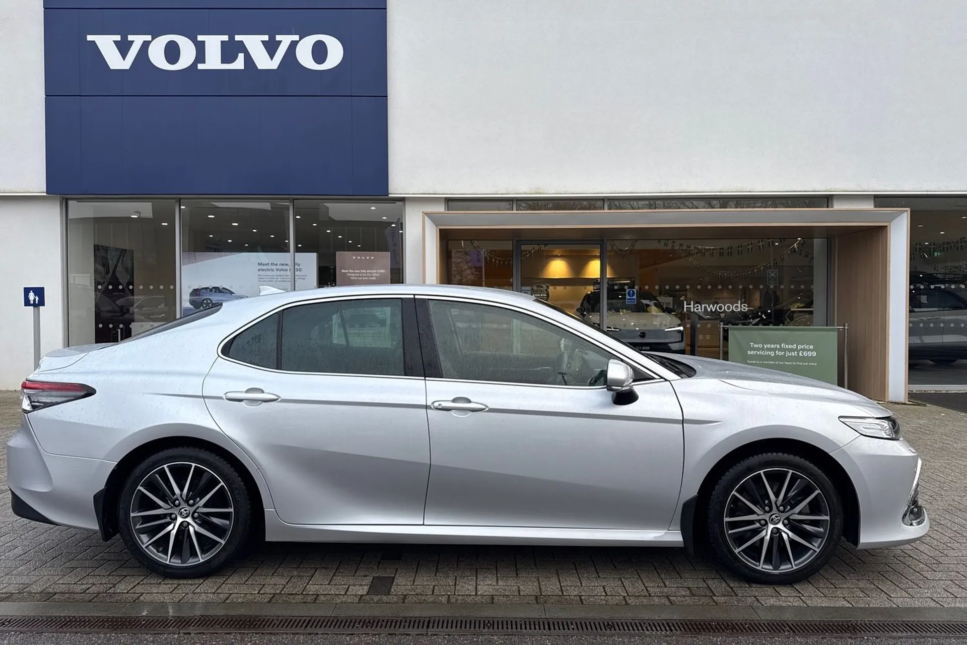 TOYOTA CAMRY thumbnail image number 2