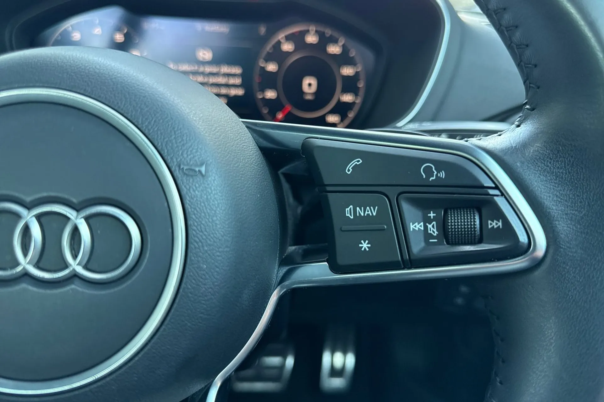 Audi TT thumbnail image number 27