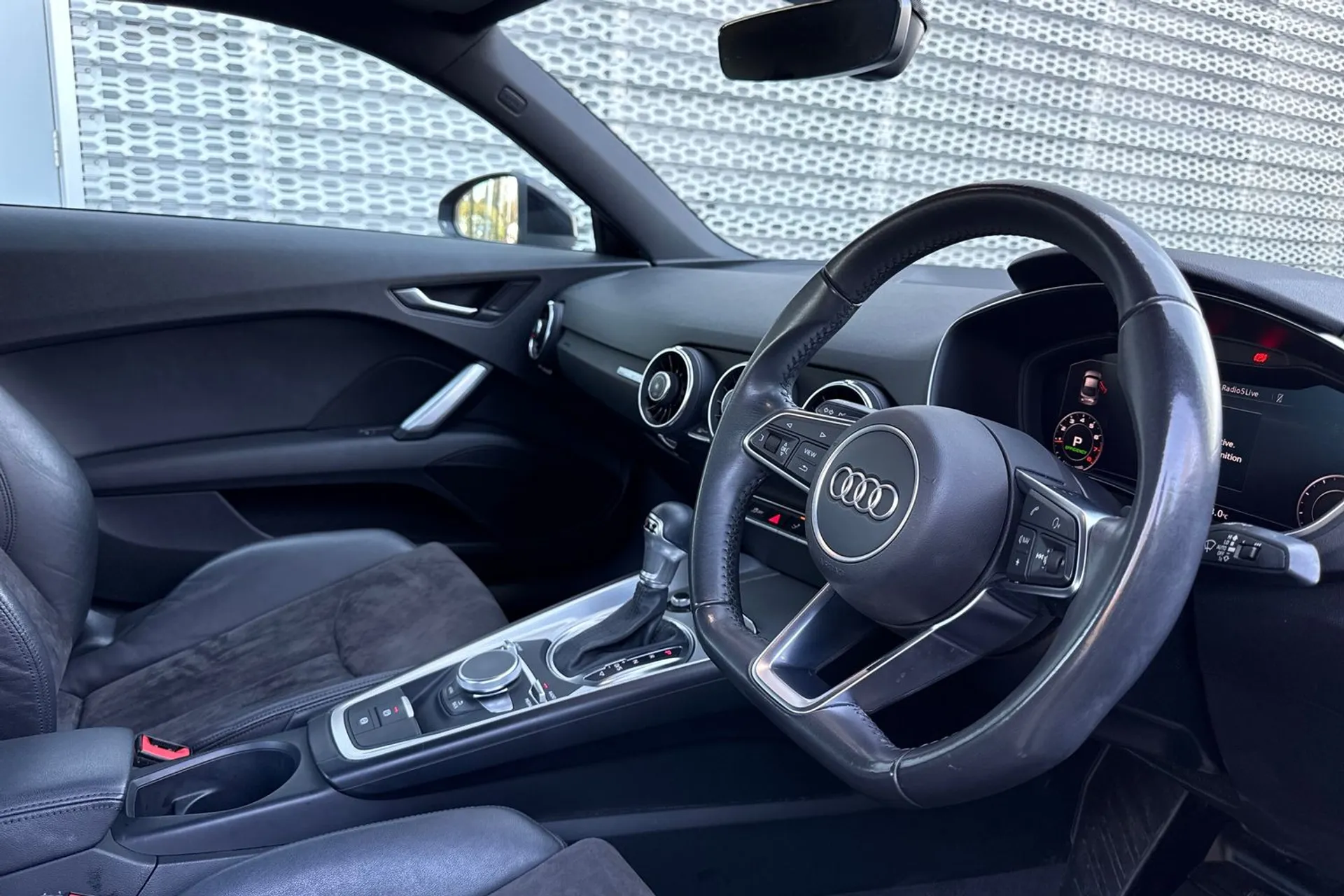 Audi TT thumbnail image number 33