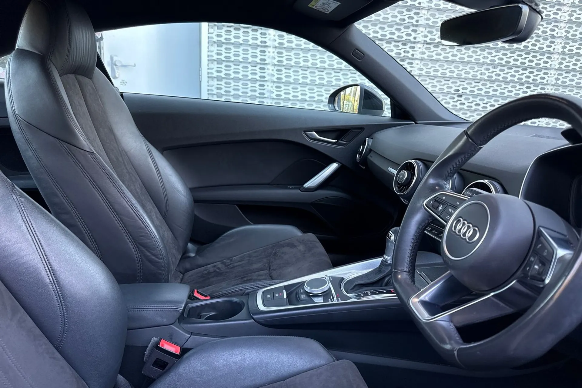 Audi TT thumbnail image number 43