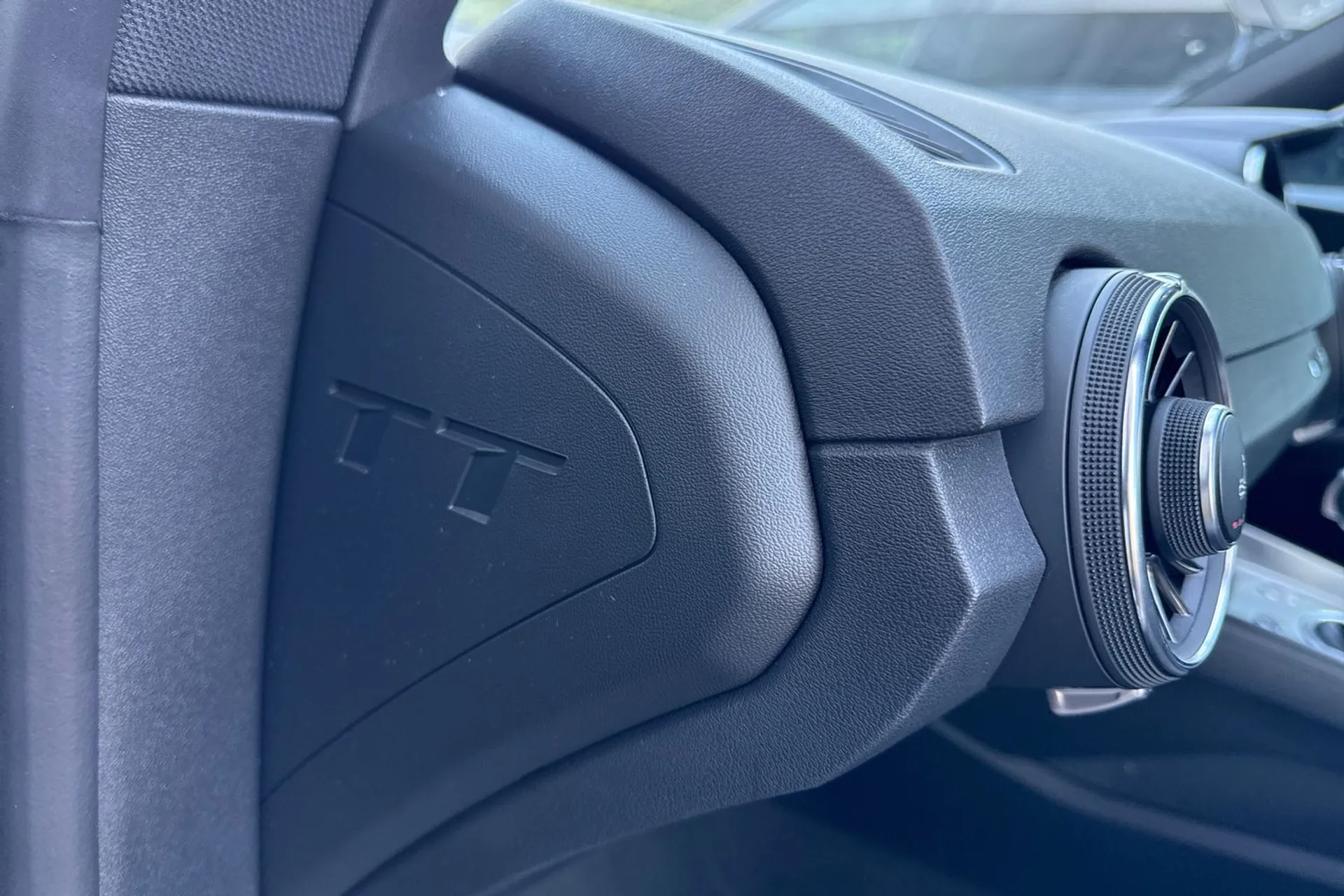 Audi TT thumbnail image number 22