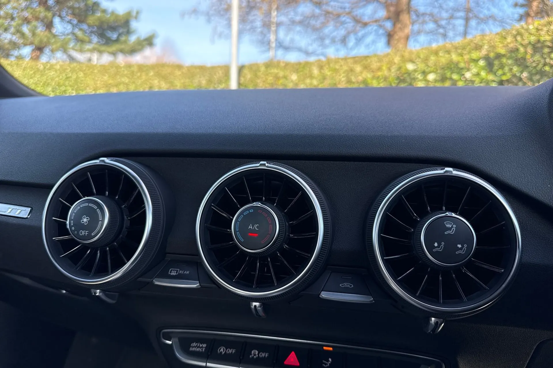 Audi TT thumbnail image number 16