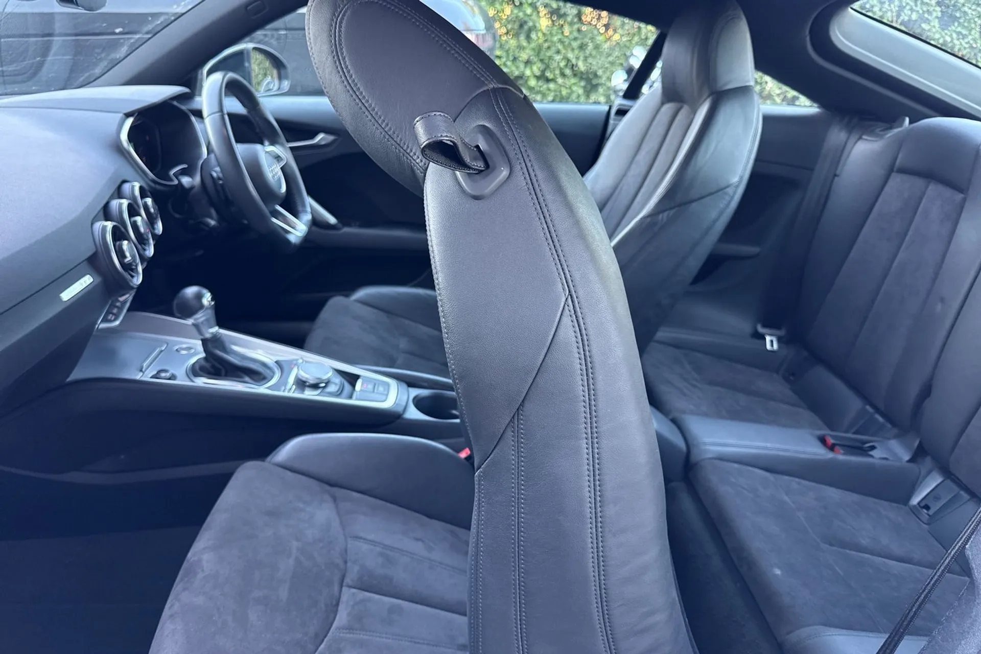 Audi TT thumbnail image number 48