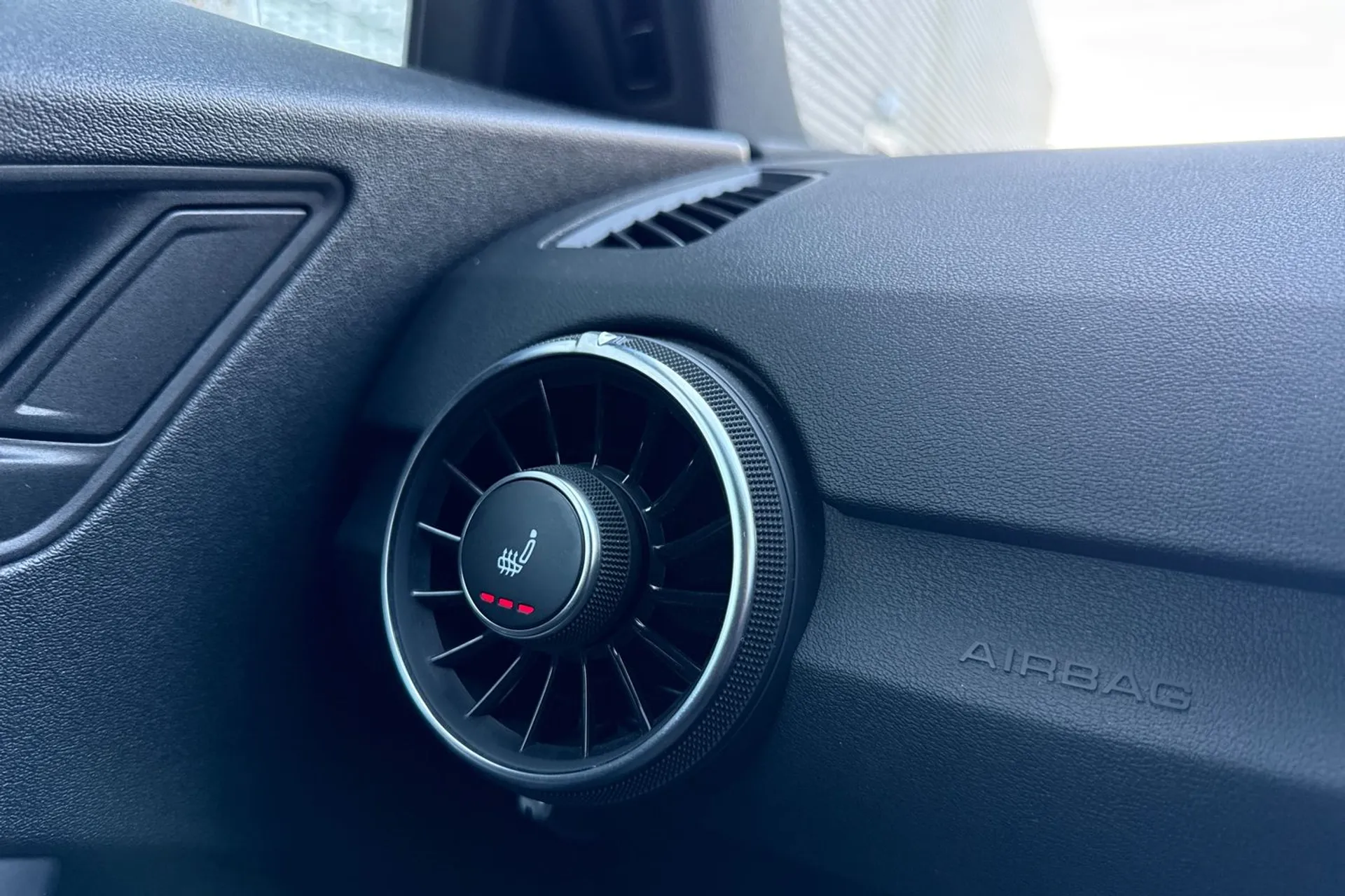 Audi TT thumbnail image number 7