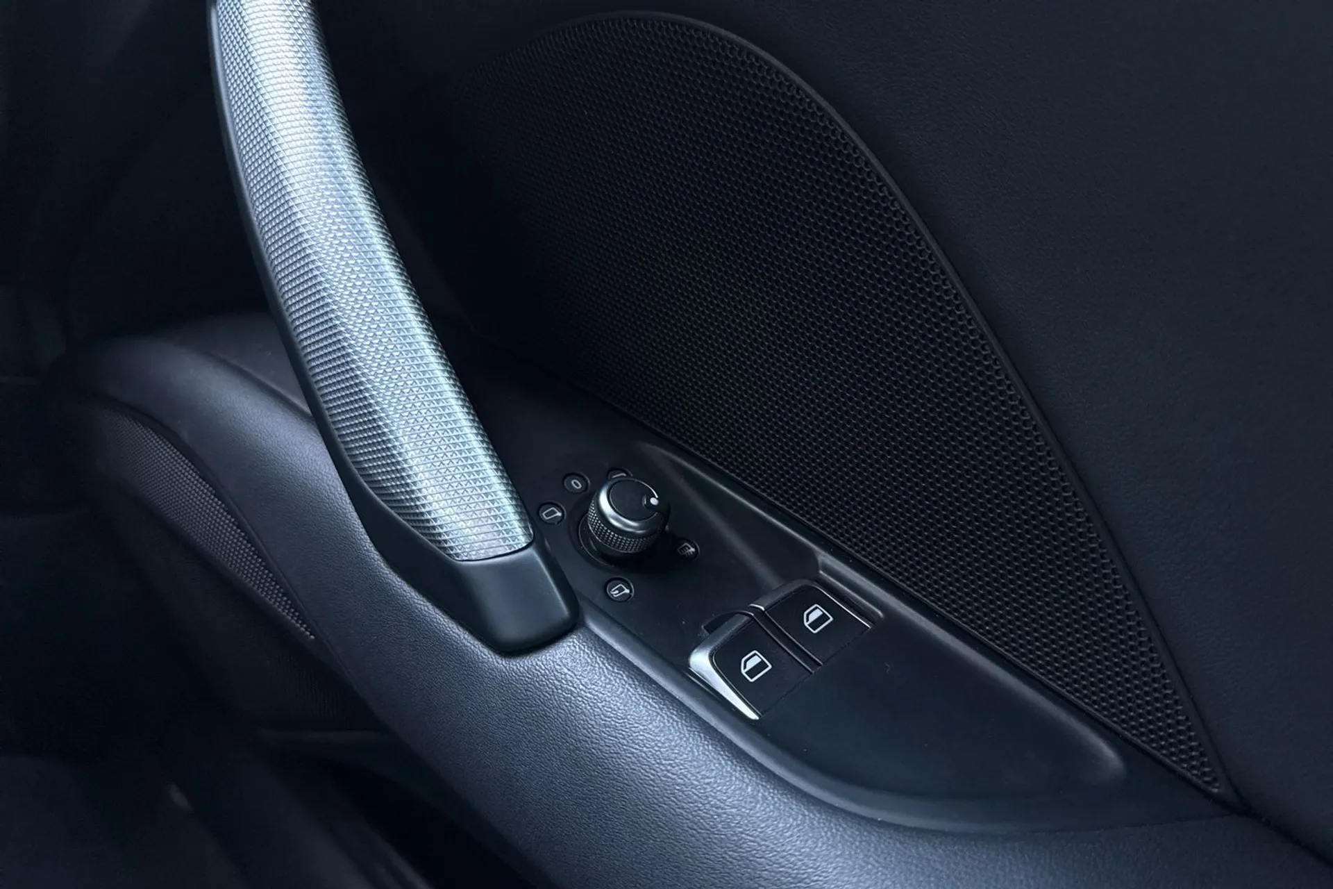 Audi TT thumbnail image number 38