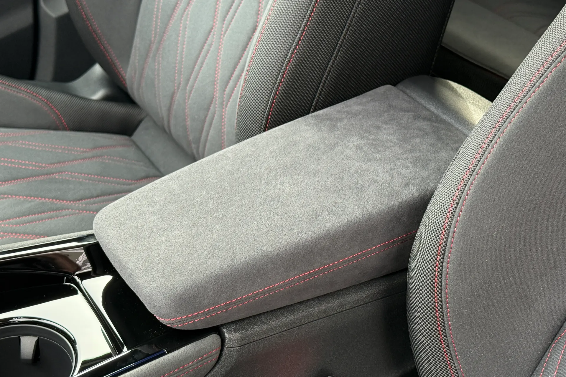 Audi Q3 thumbnail image number 36