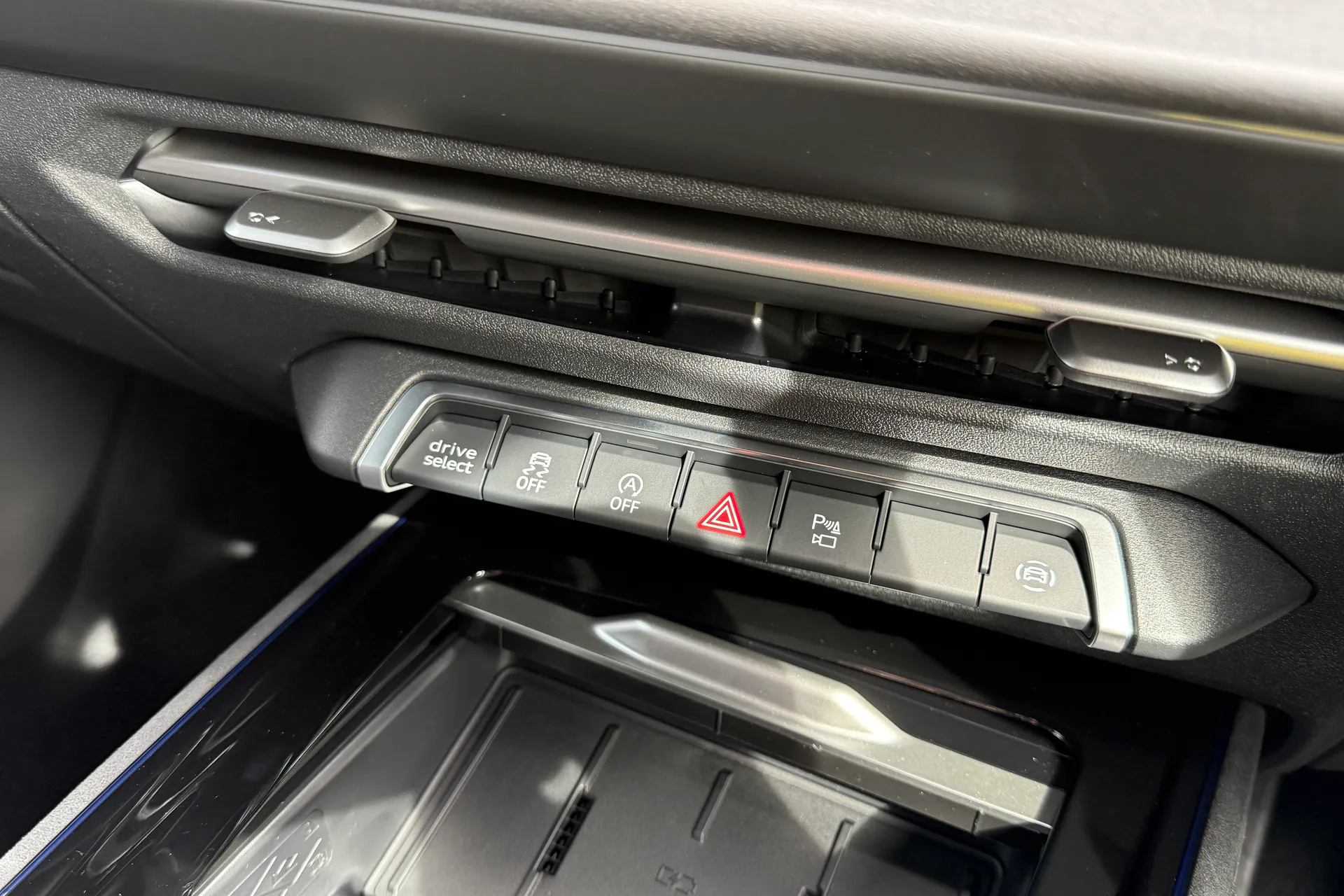 Audi Q3 thumbnail image number 37