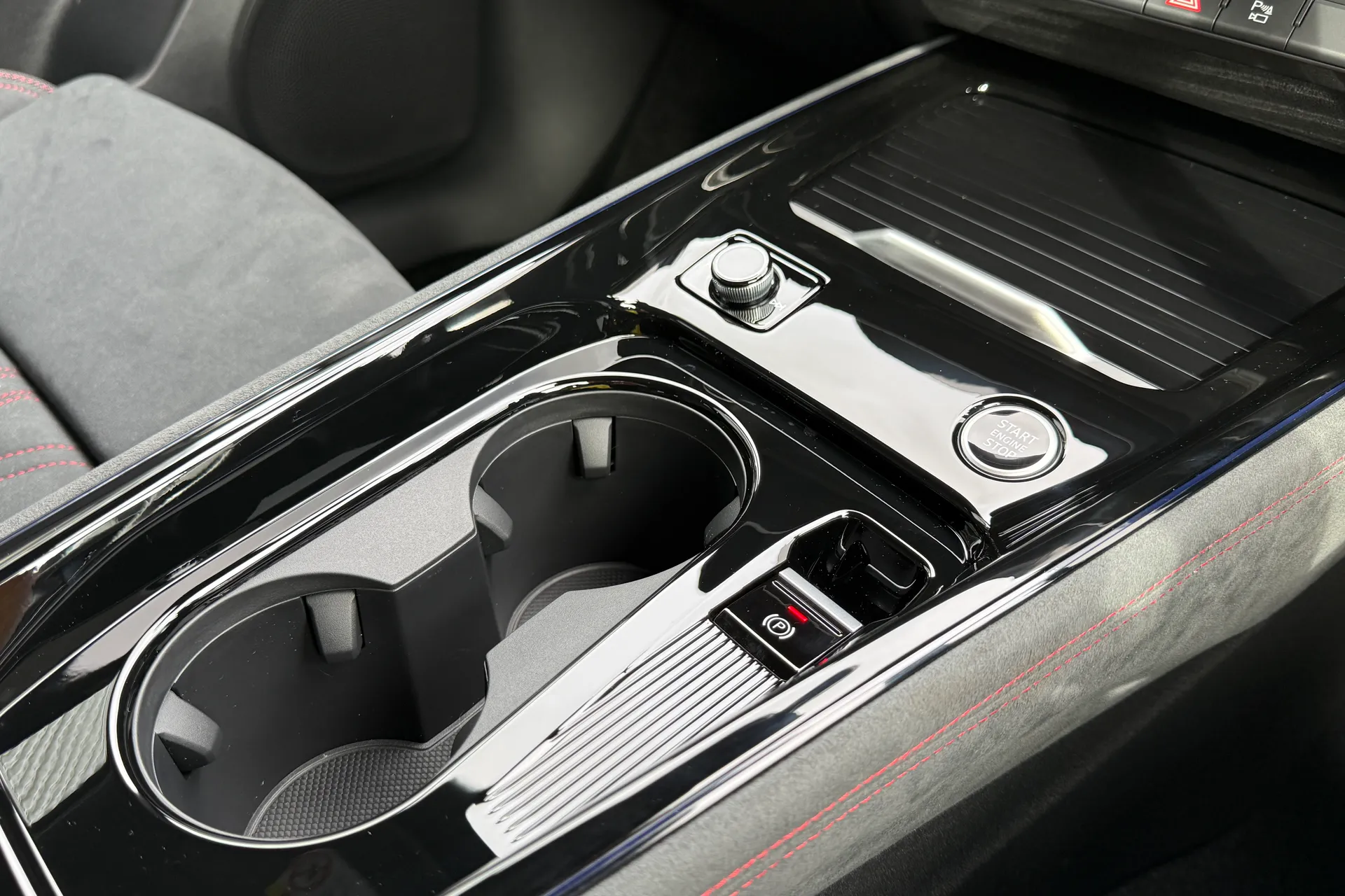 Audi Q3 thumbnail image number 33