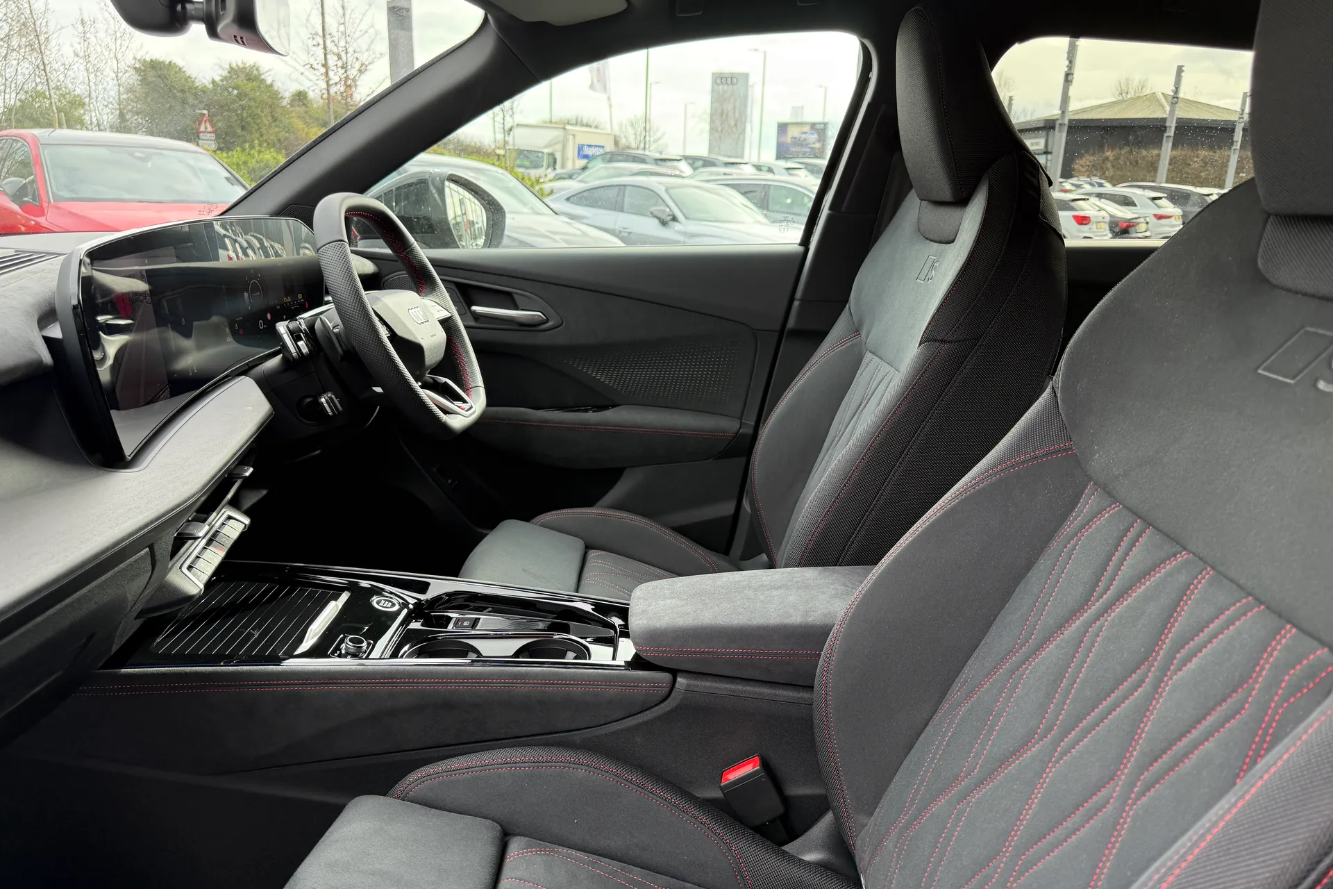 Audi Q3 thumbnail image number 20