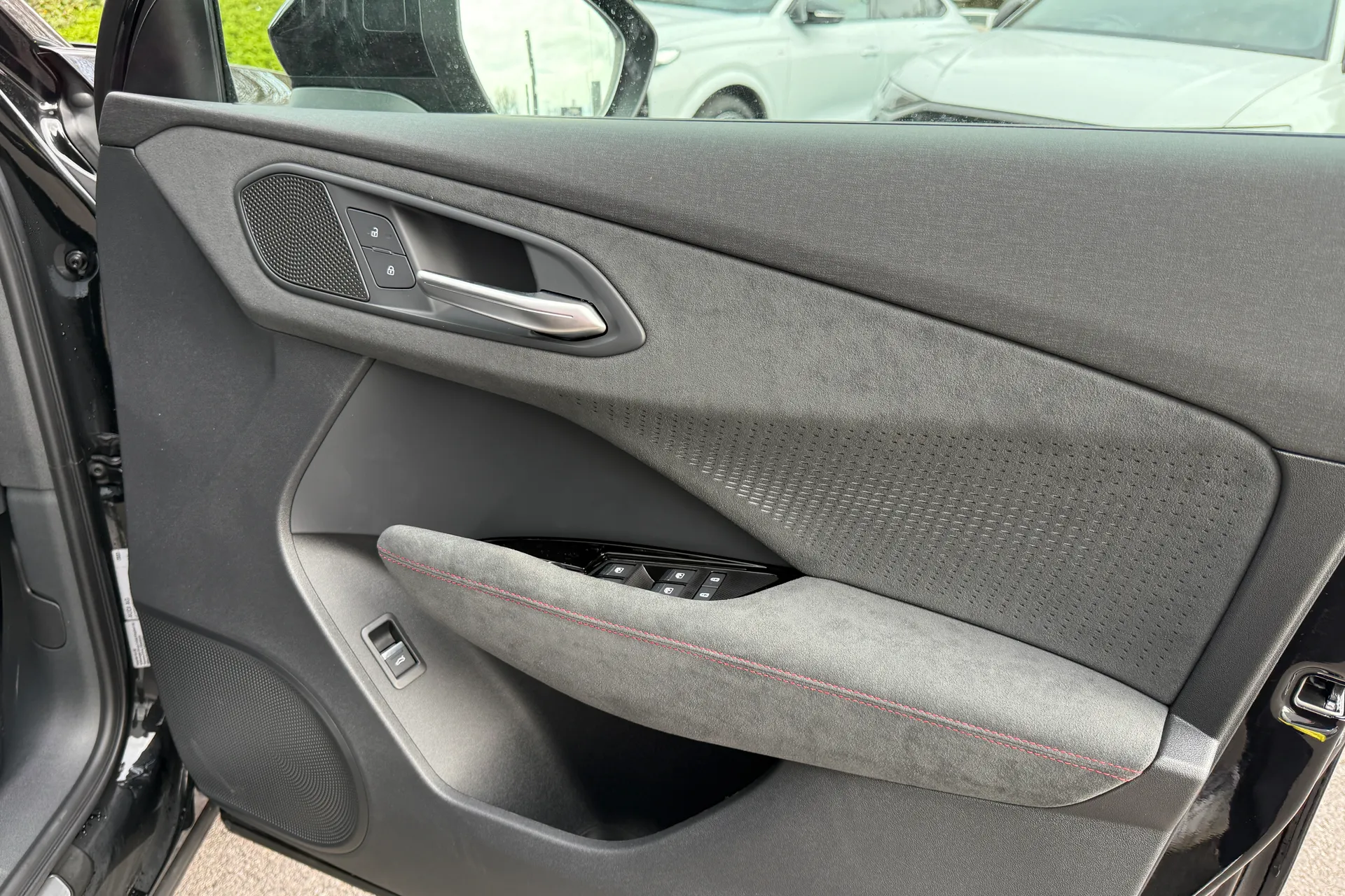 Audi Q3 thumbnail image number 38