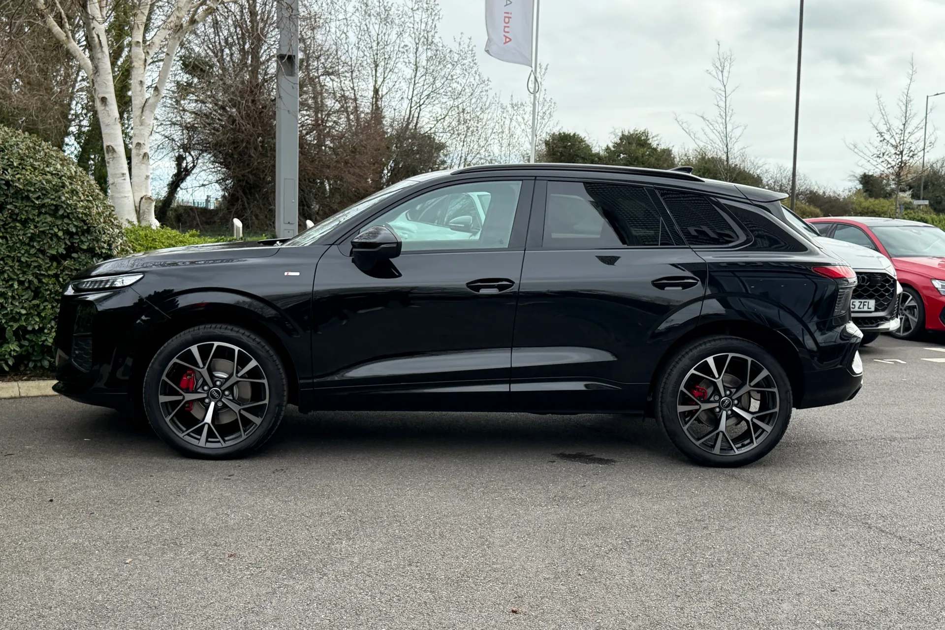 Audi Q3 thumbnail image number 24