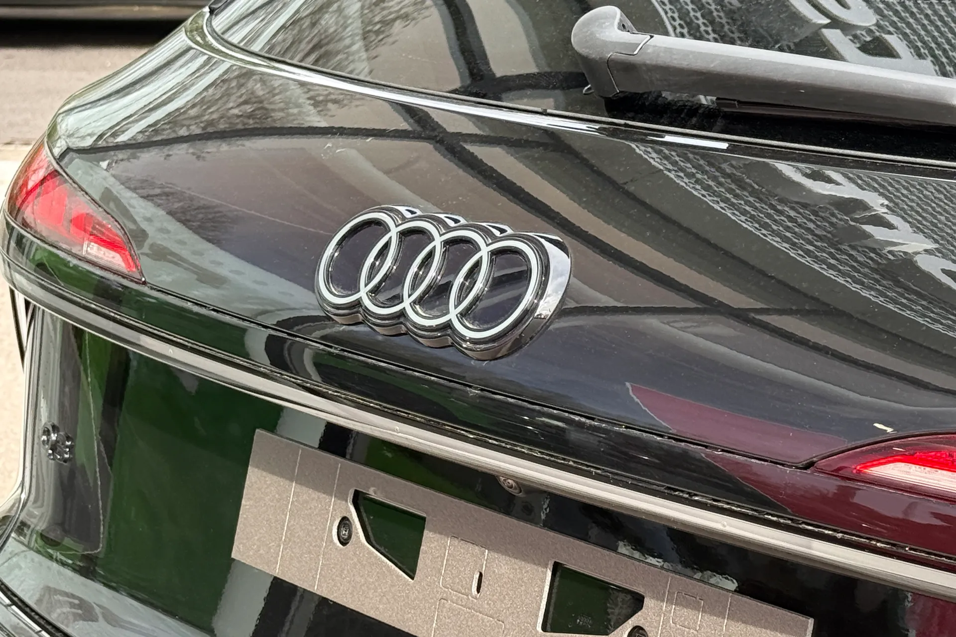 Audi Q3 thumbnail image number 13