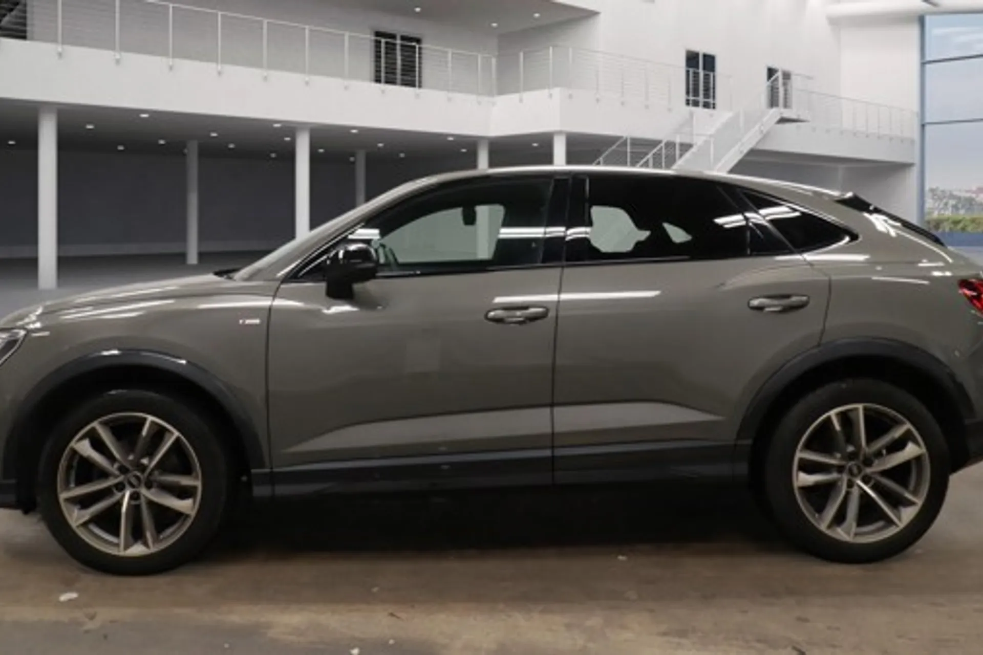 Audi Q3 thumbnail image number 5