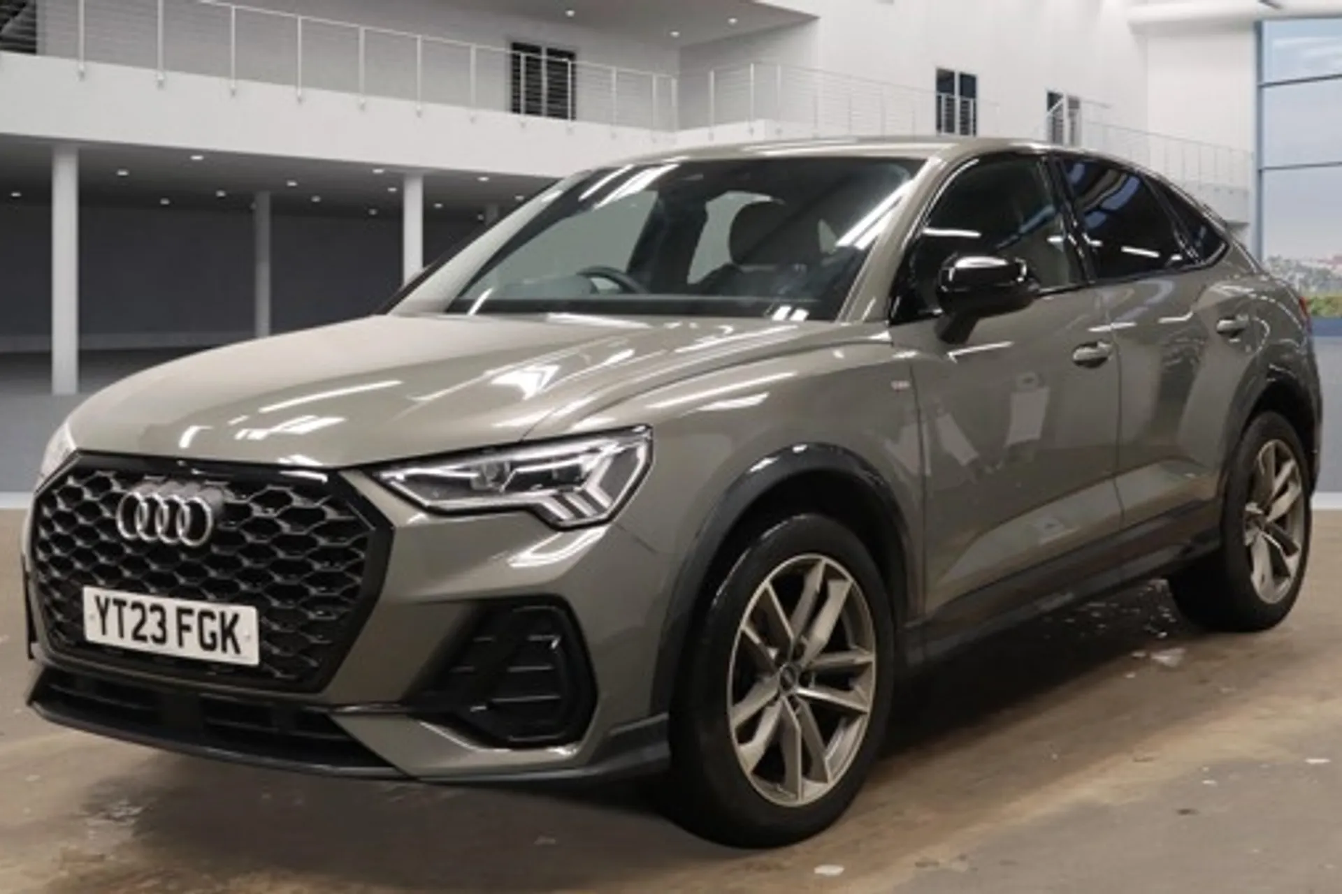 Audi Q3 thumbnail image number 4