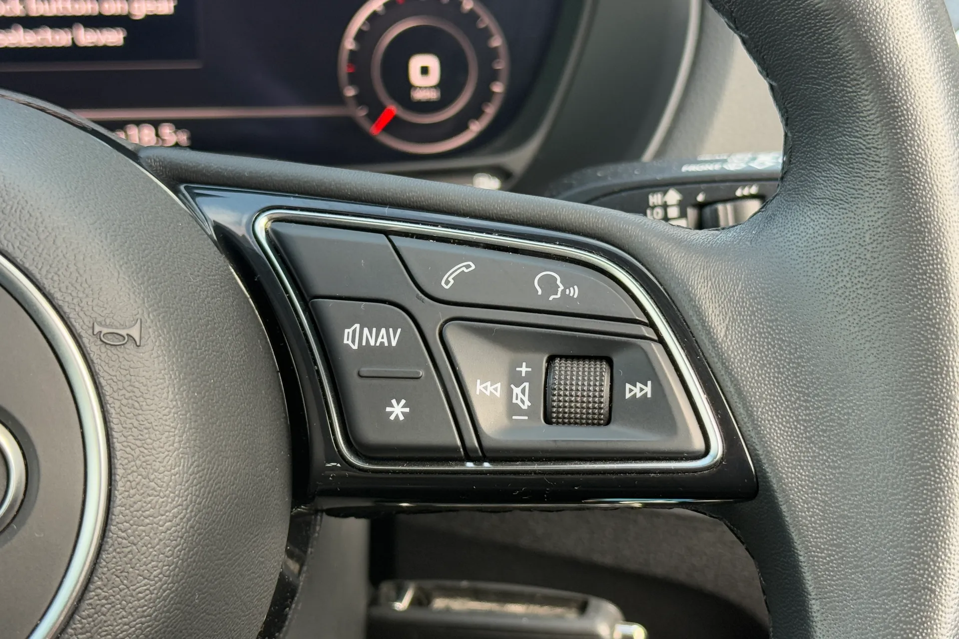 Audi Q2 thumbnail image number 13