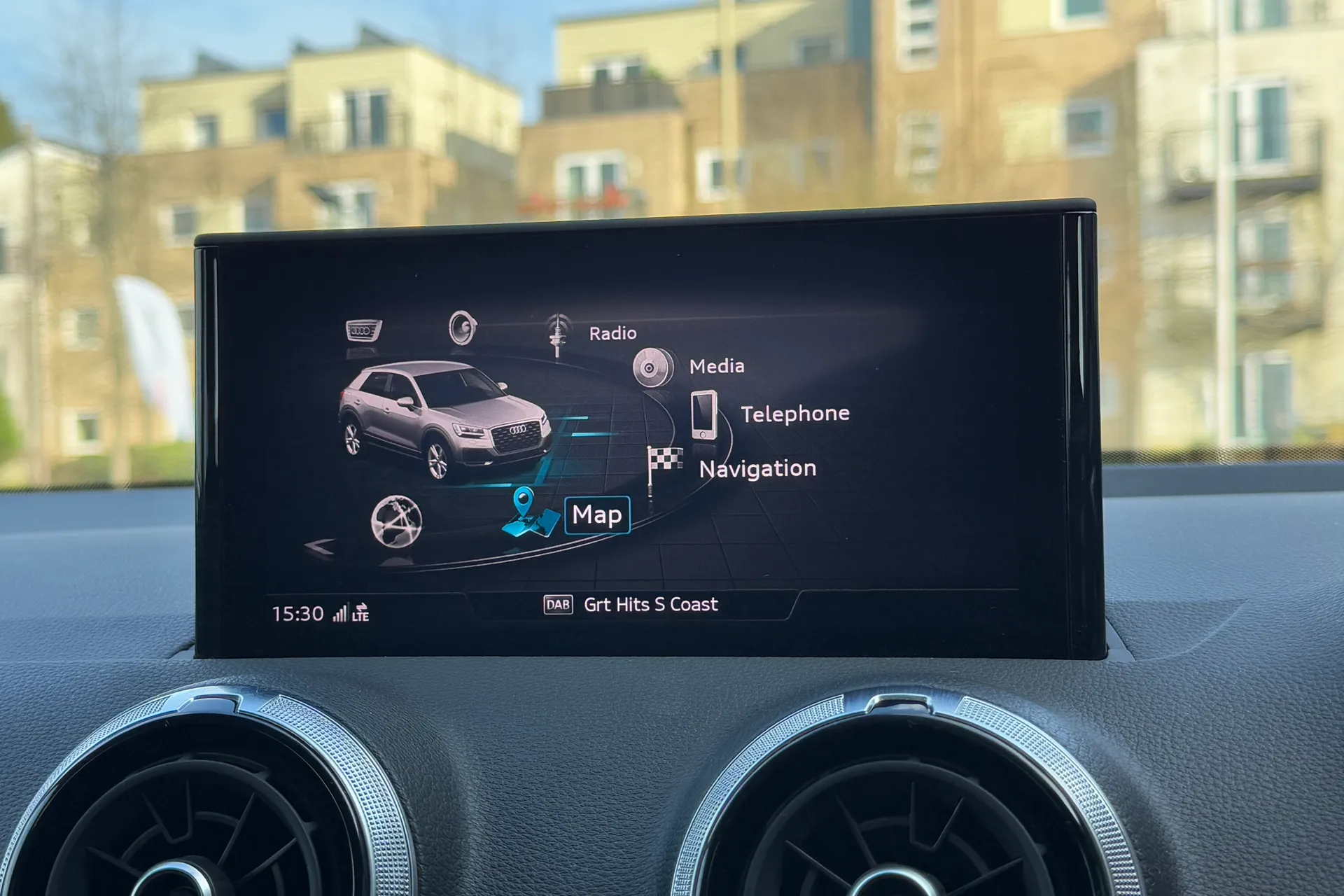 Audi Q2 thumbnail image number 15