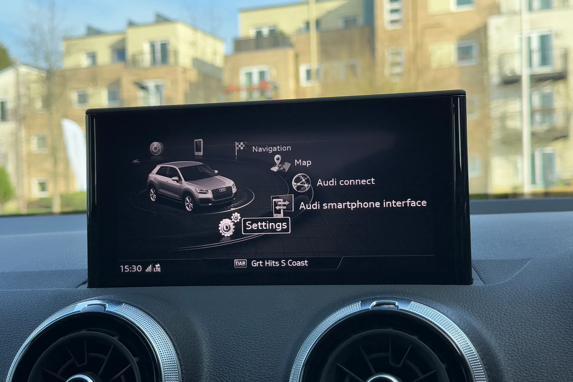 Audi Q2 thumbnail image number 16