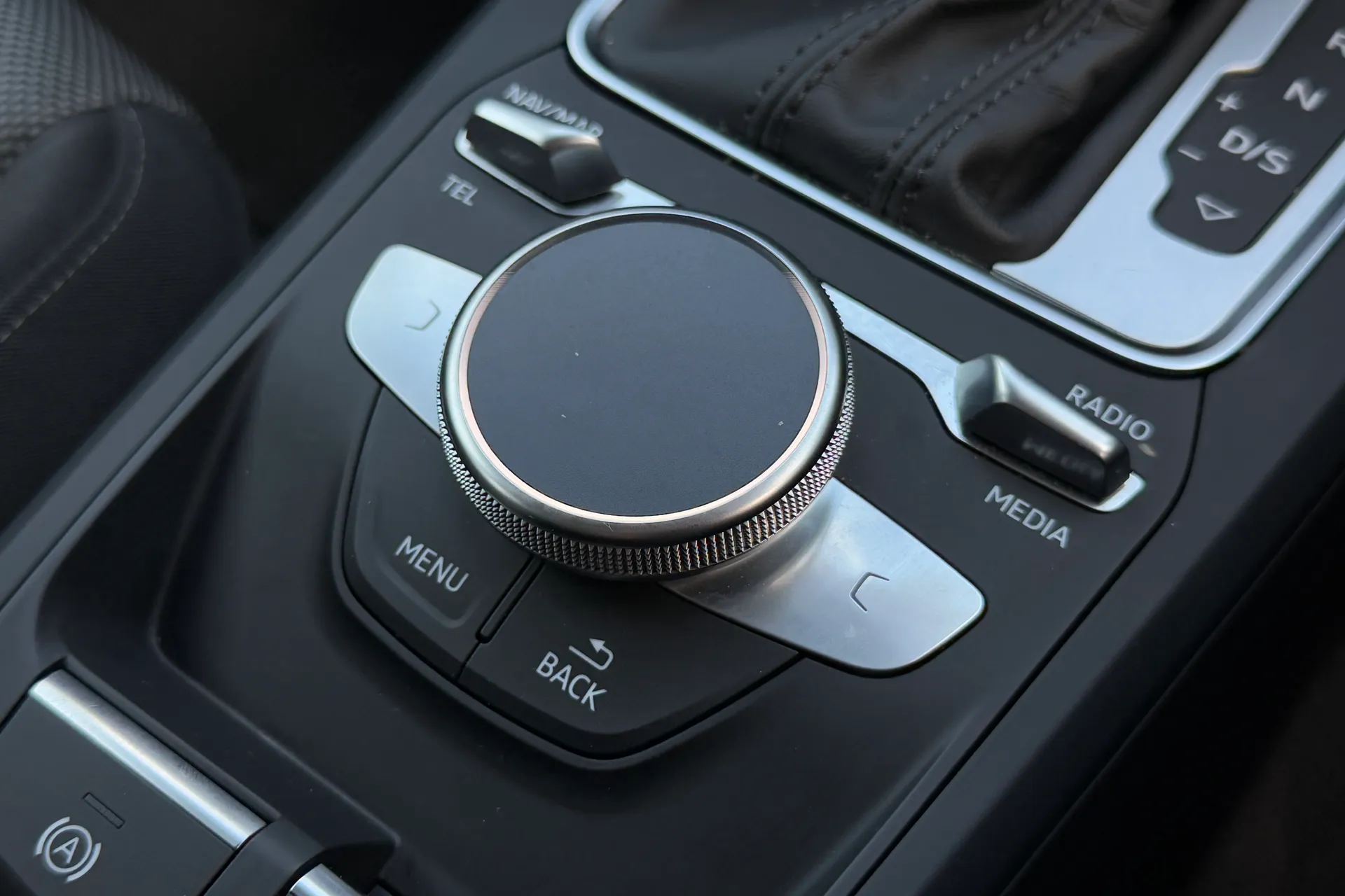 Audi Q2 thumbnail image number 21