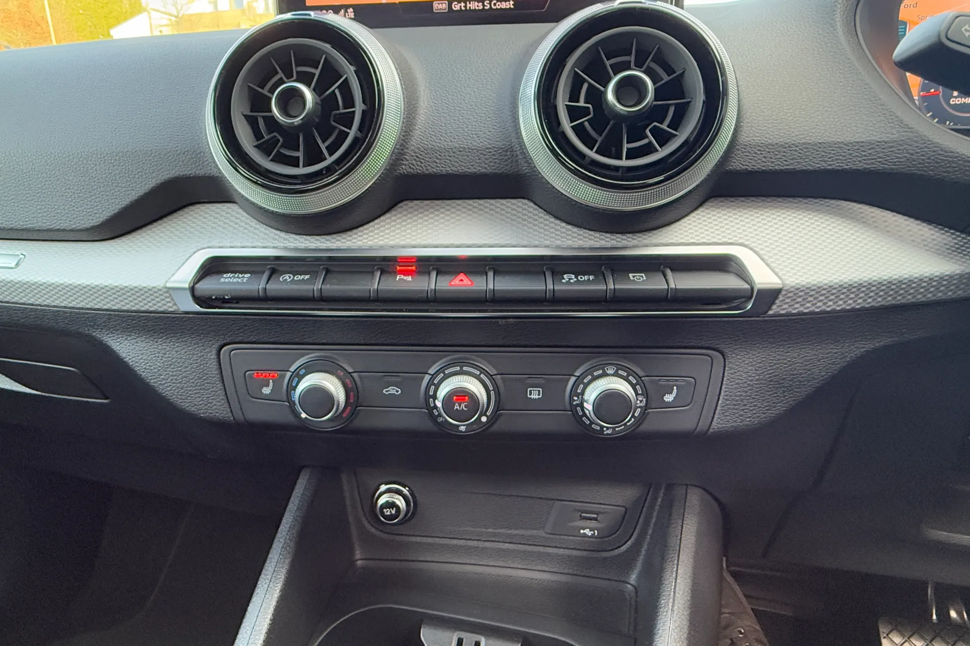 Audi Q2 thumbnail image number 18