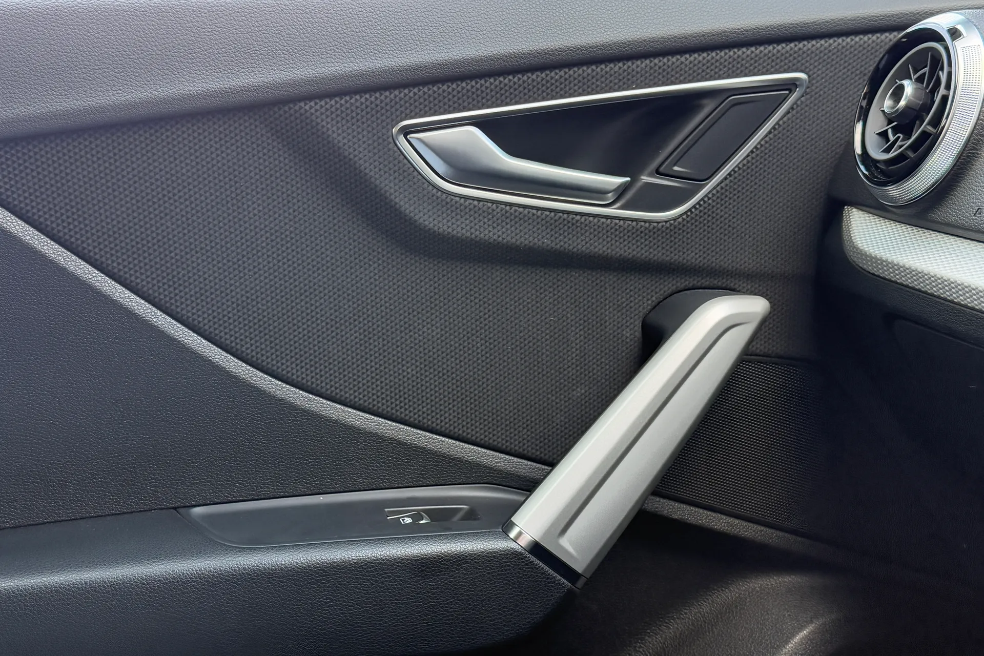 Audi Q2 thumbnail image number 20