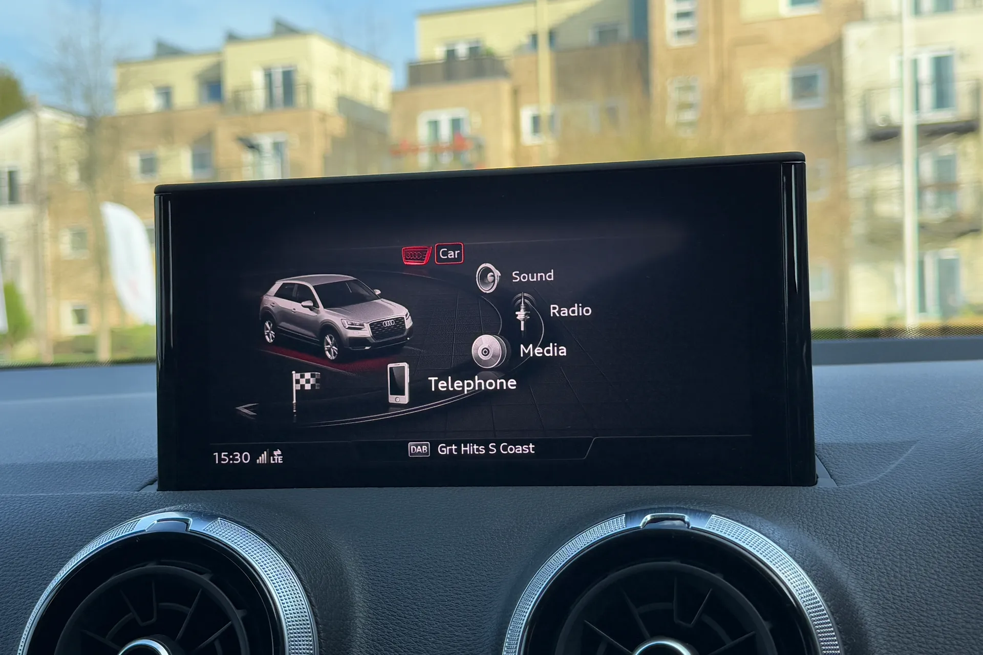 Audi Q2 thumbnail image number 17