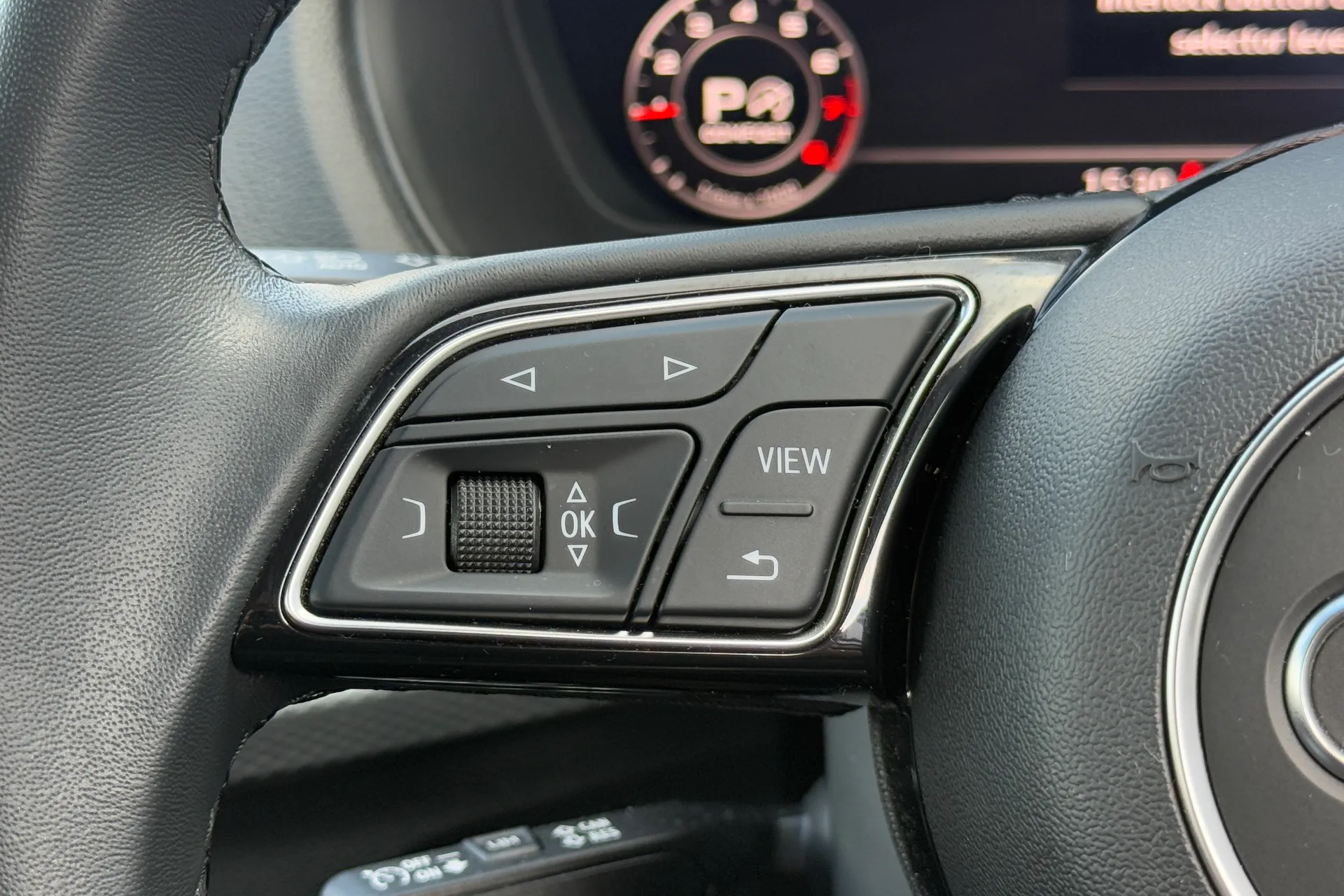 Audi Q2 thumbnail image number 12