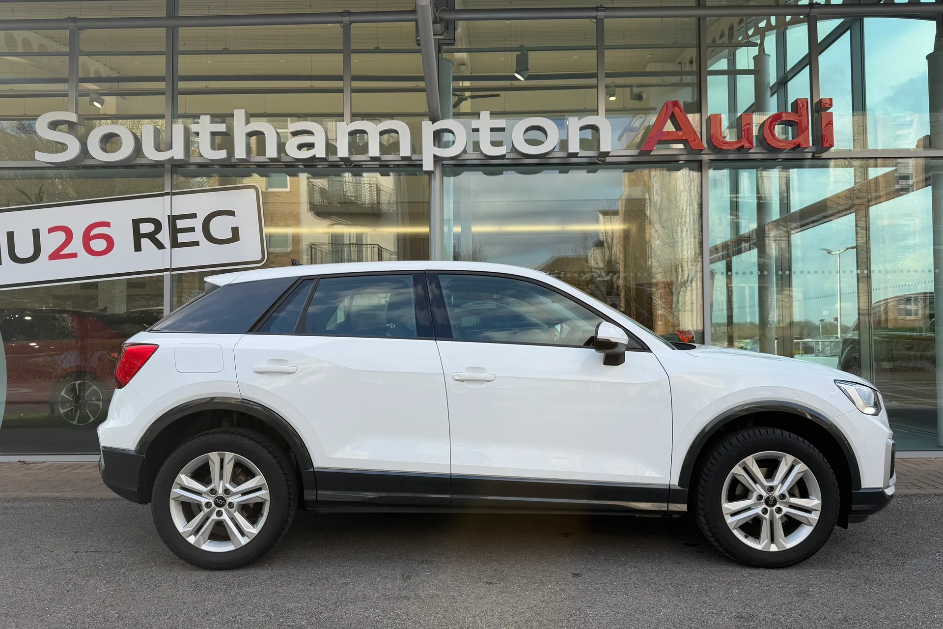 Audi Q2 thumbnail image number 2