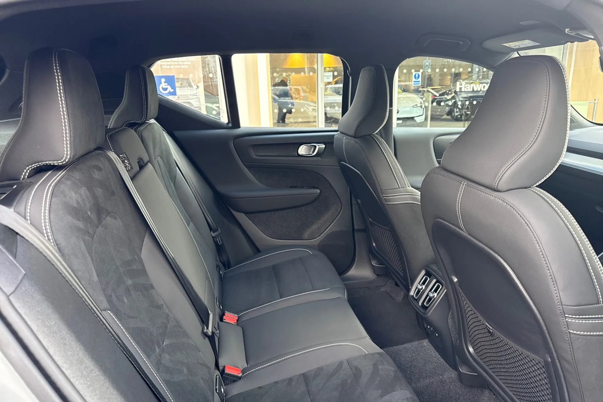 Volvo XC40 thumbnail image number 23