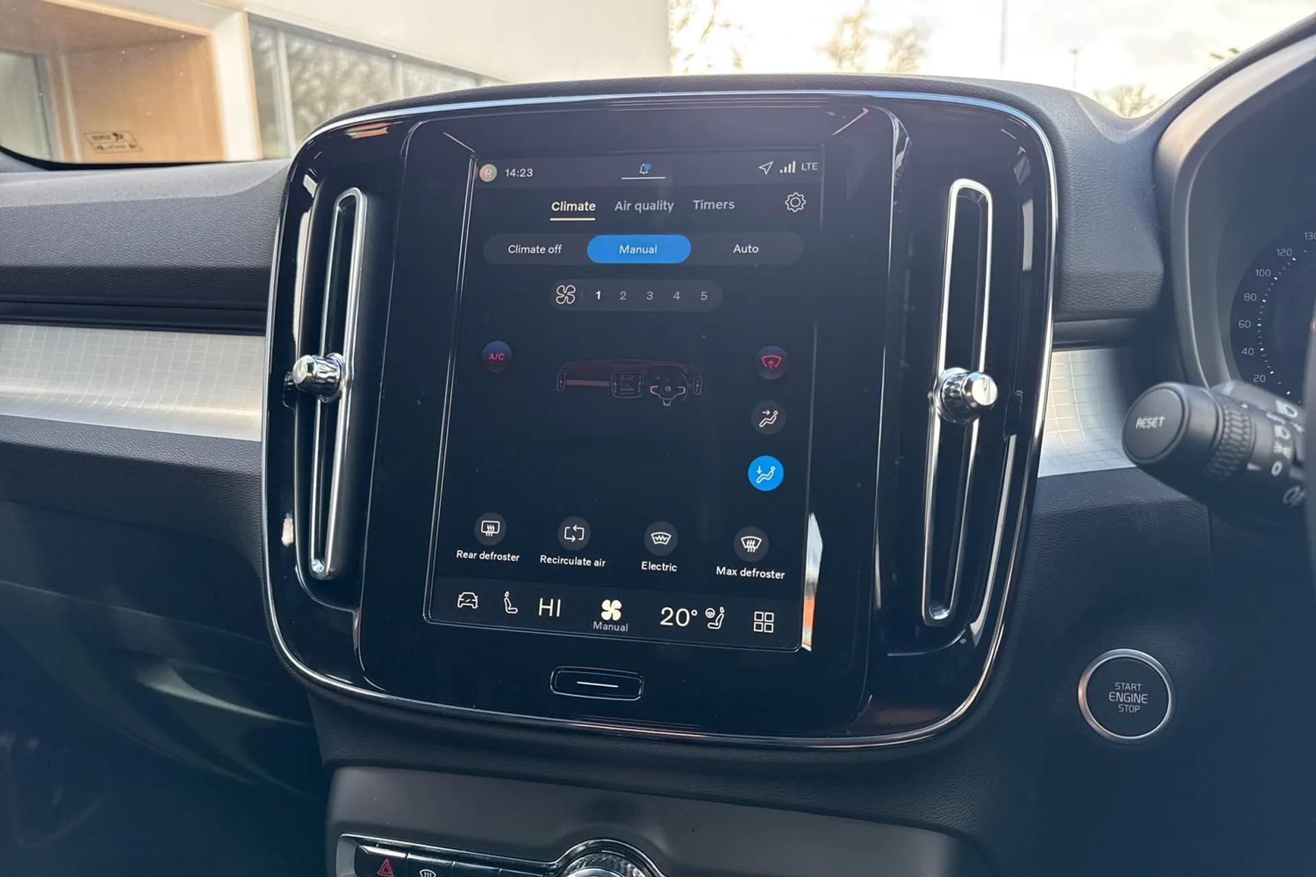 Volvo XC40 thumbnail image number 38