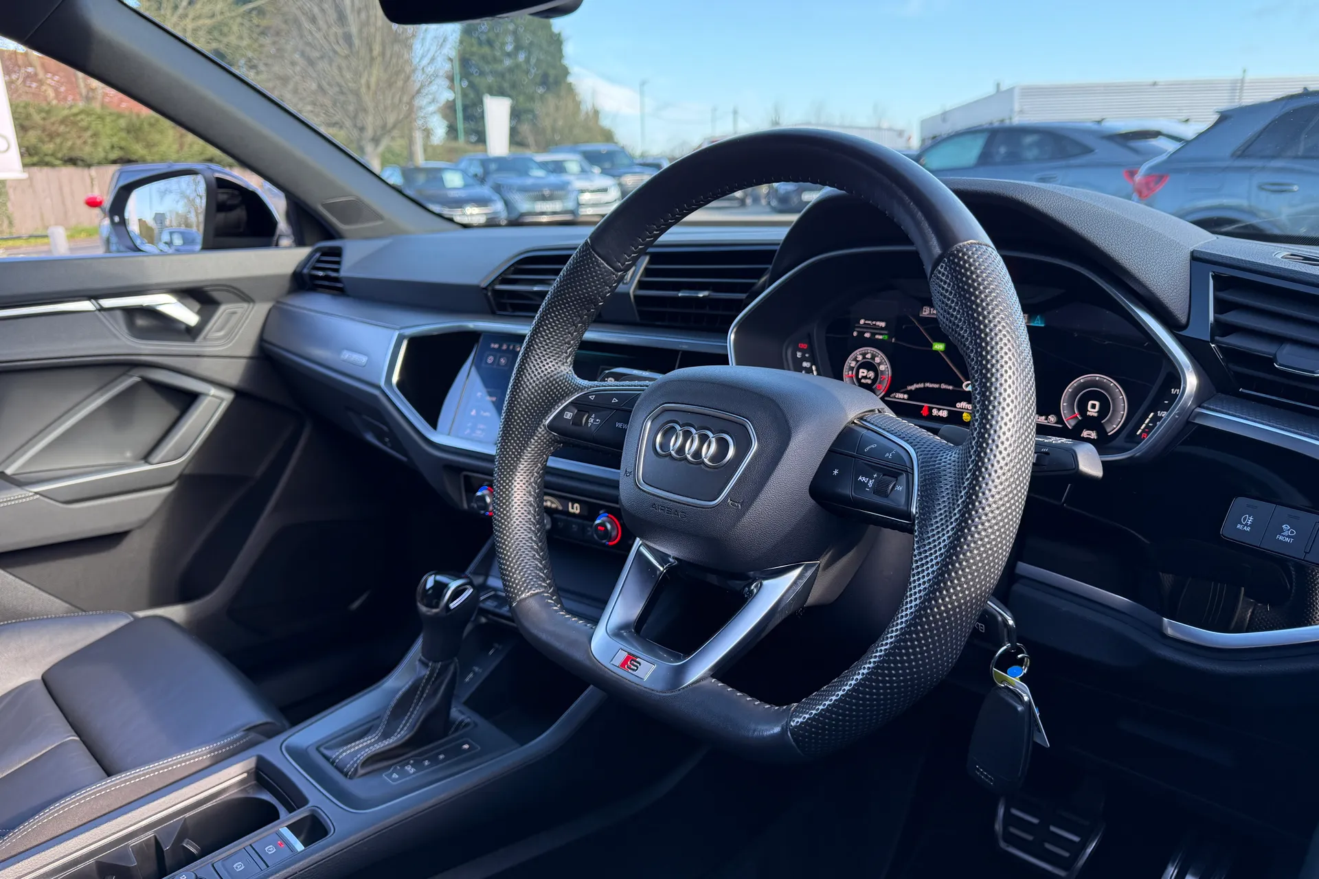 Audi Q3 thumbnail image number 27