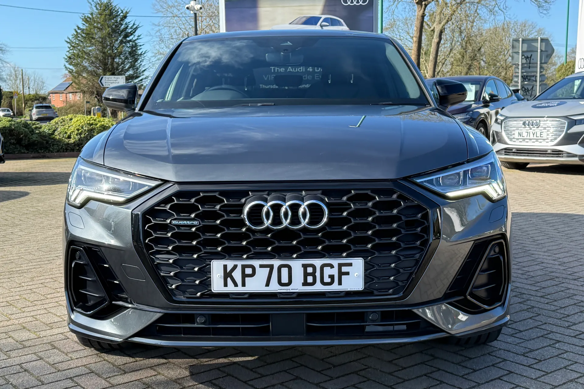 Audi Q3 thumbnail image number 24