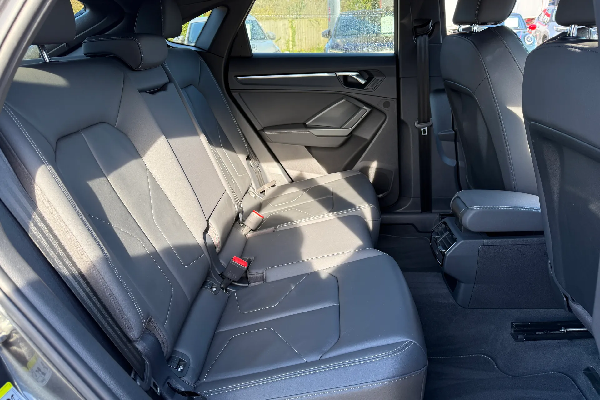 Audi Q3 thumbnail image number 44