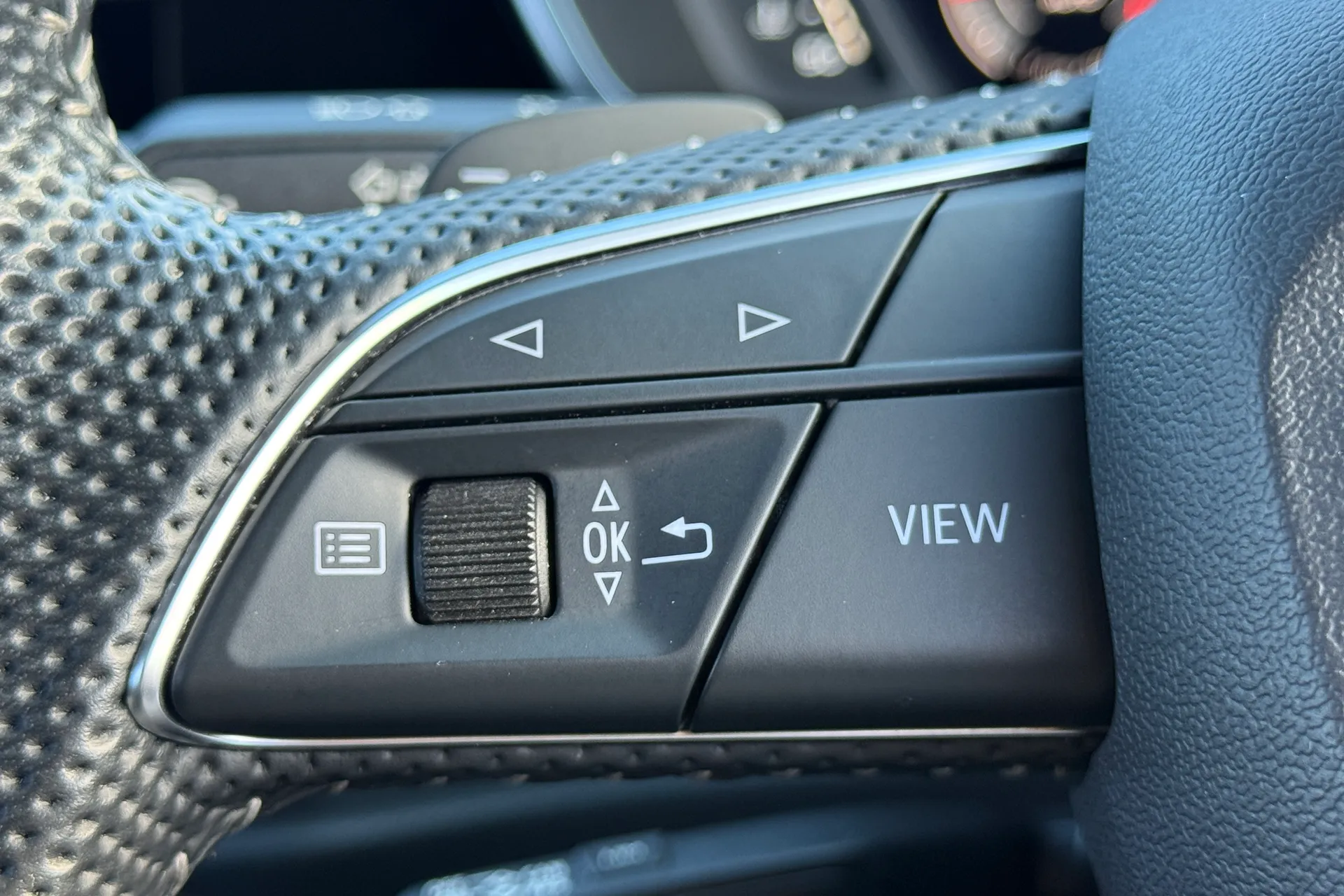 Audi Q3 thumbnail image number 20