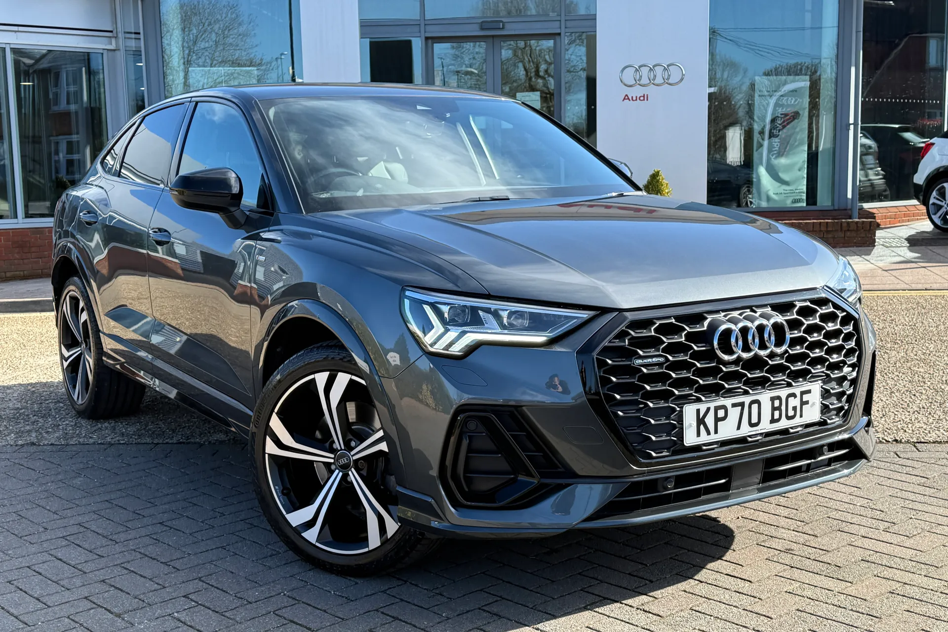 Audi Q3 thumbnail image number 23