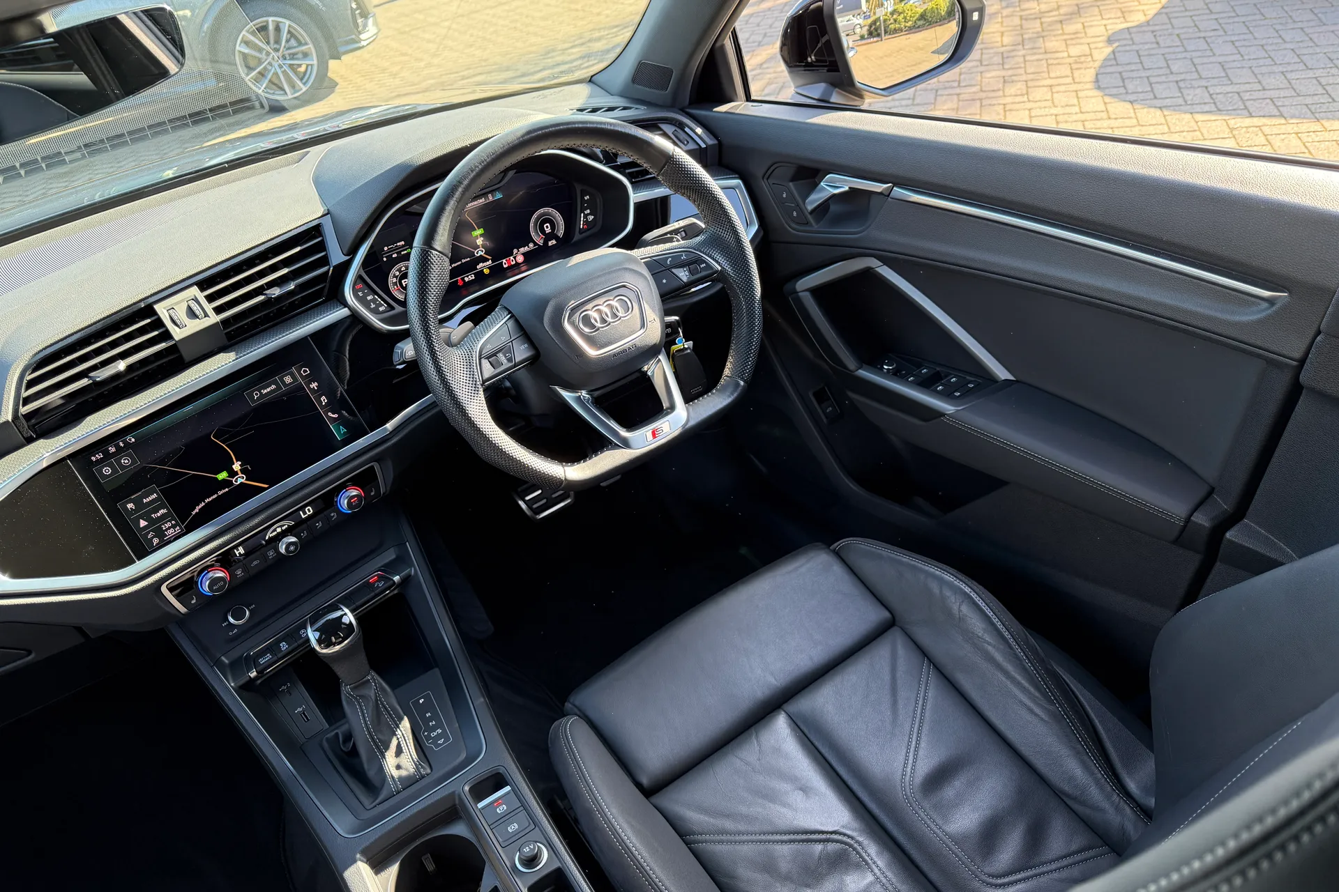 Audi Q3 thumbnail image number 41