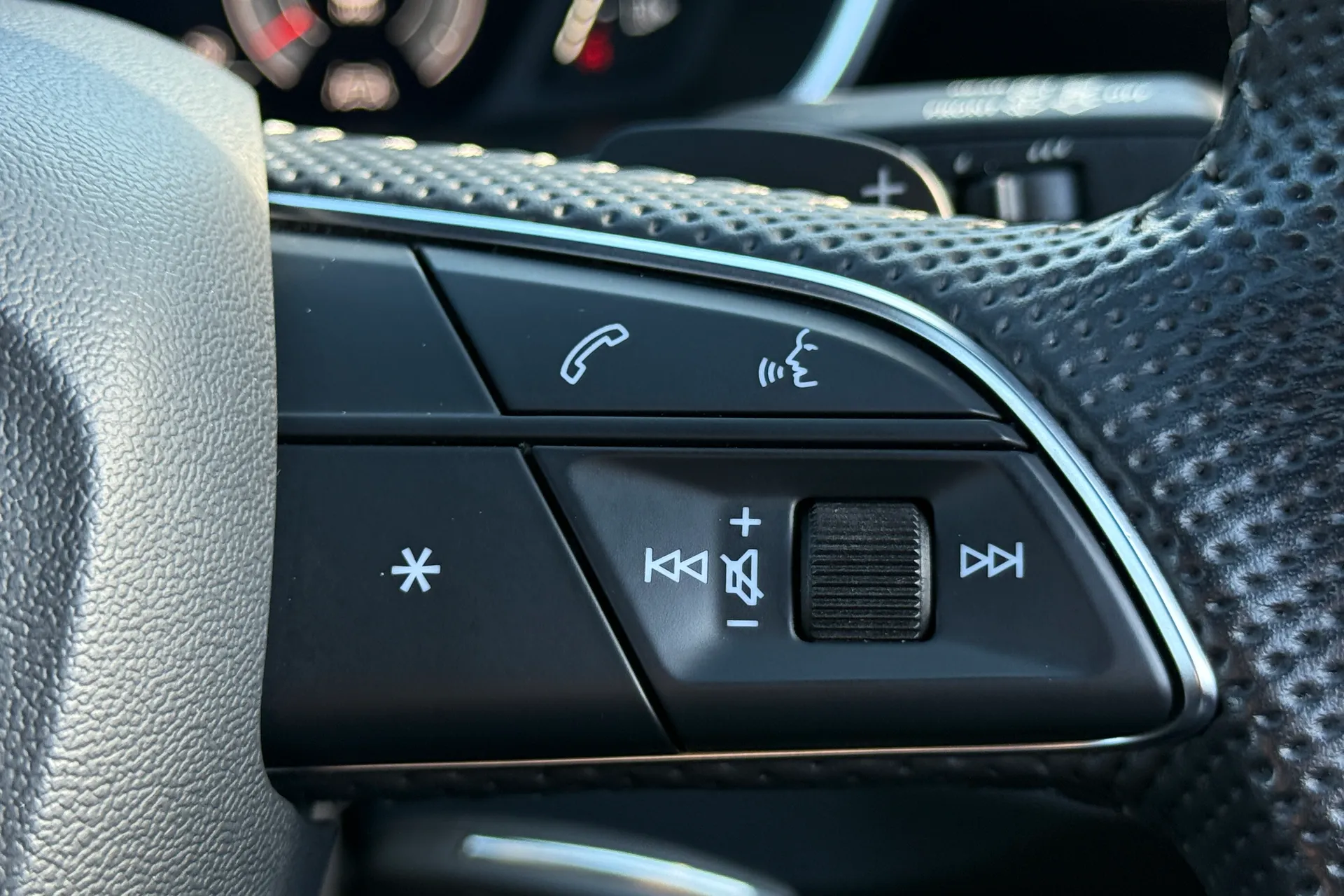 Audi Q3 thumbnail image number 21