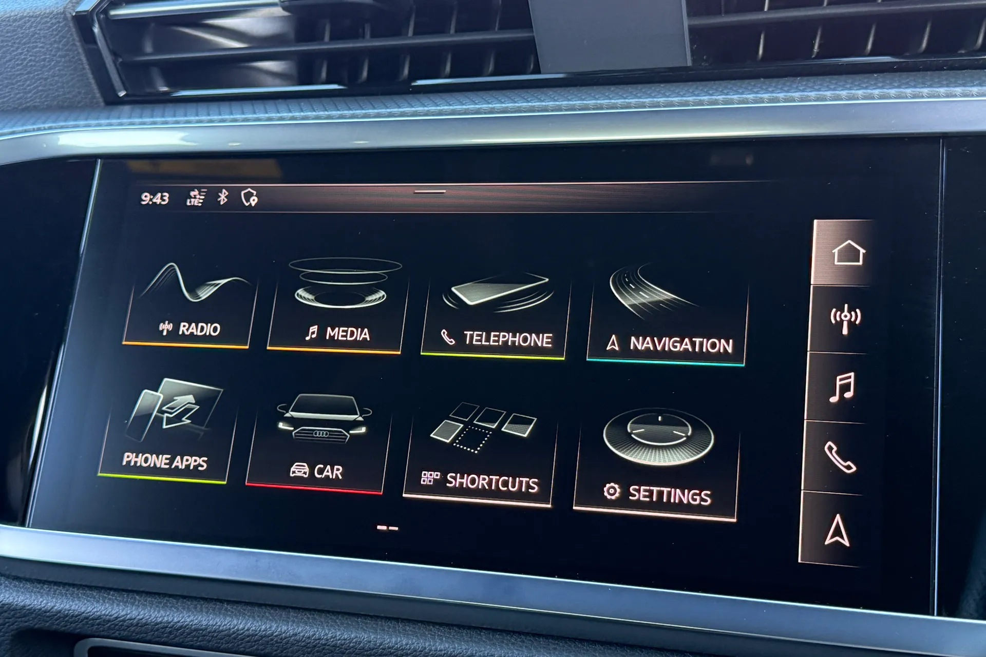 Audi Q3 thumbnail image number 12