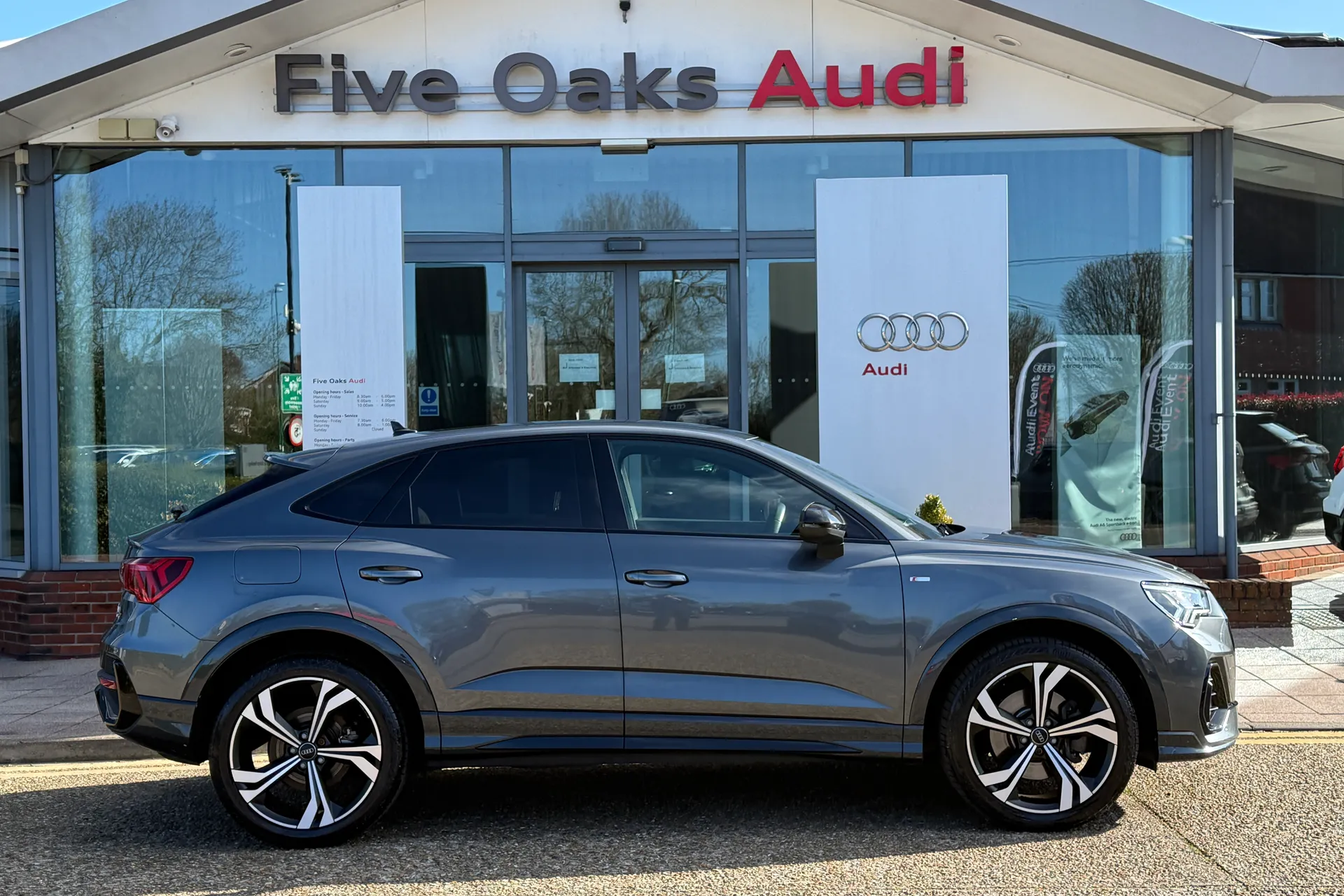 Audi Q3 thumbnail image number 2