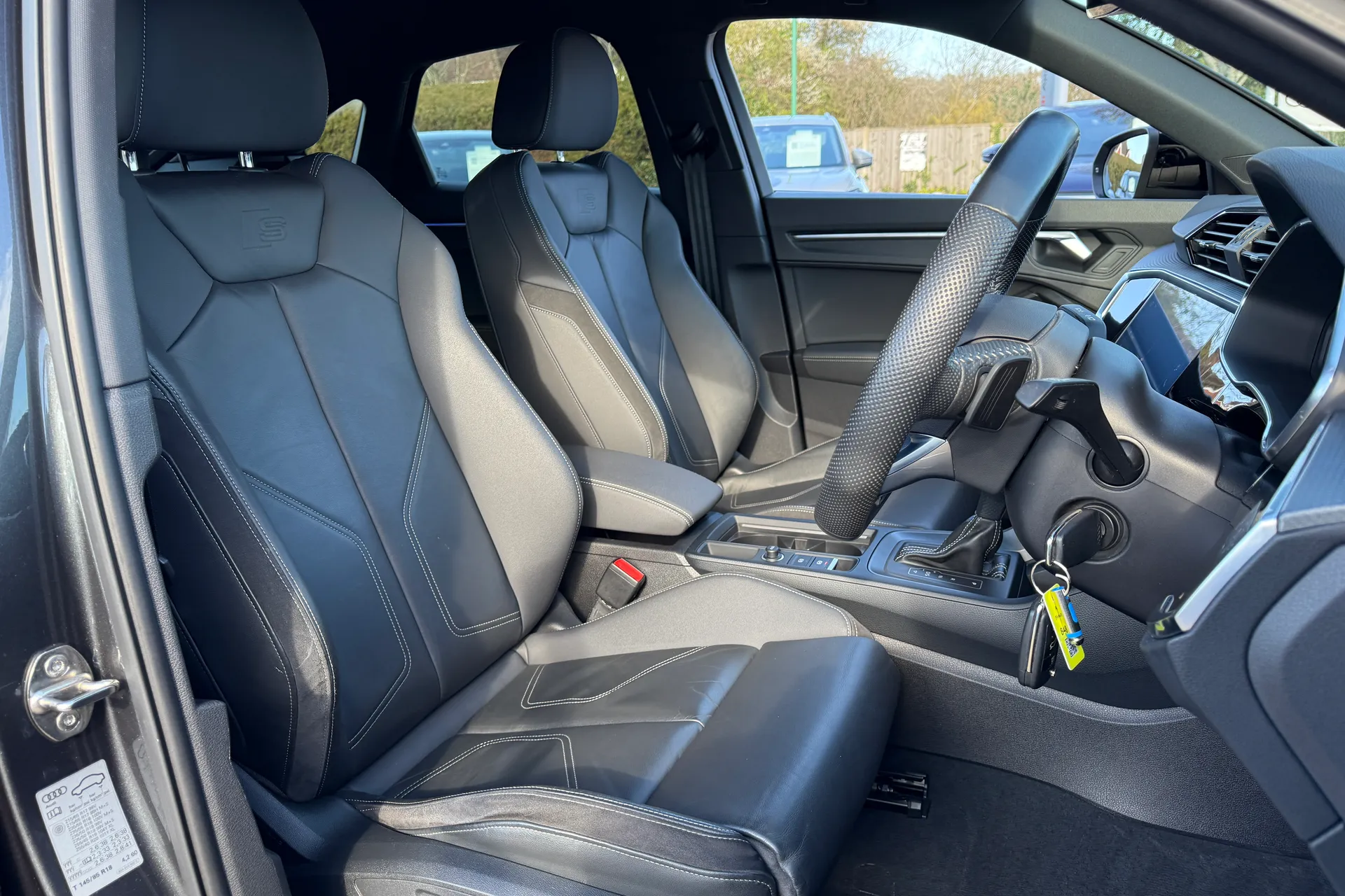 Audi Q3 thumbnail image number 26