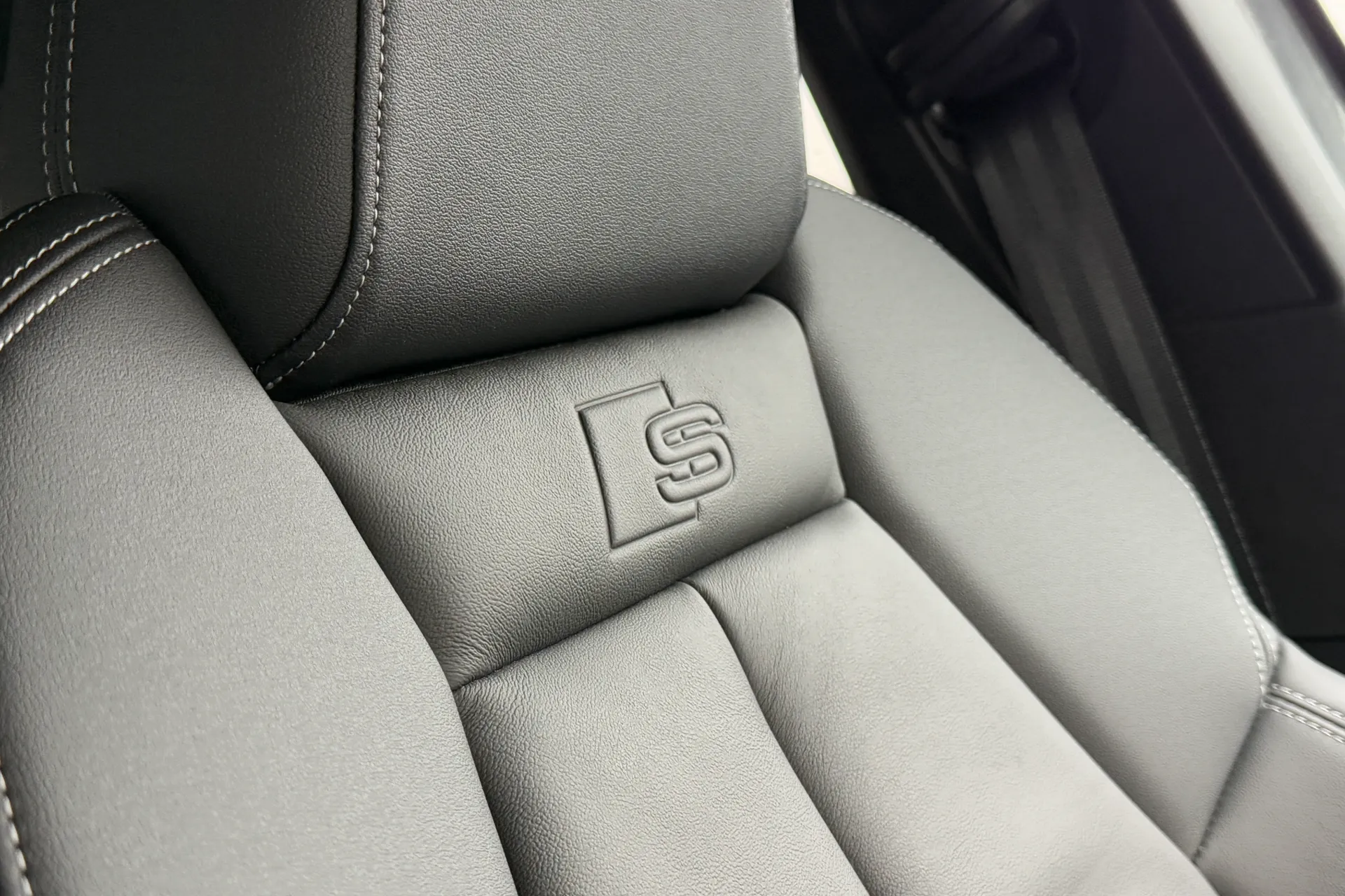 Audi Q4 thumbnail image number 30