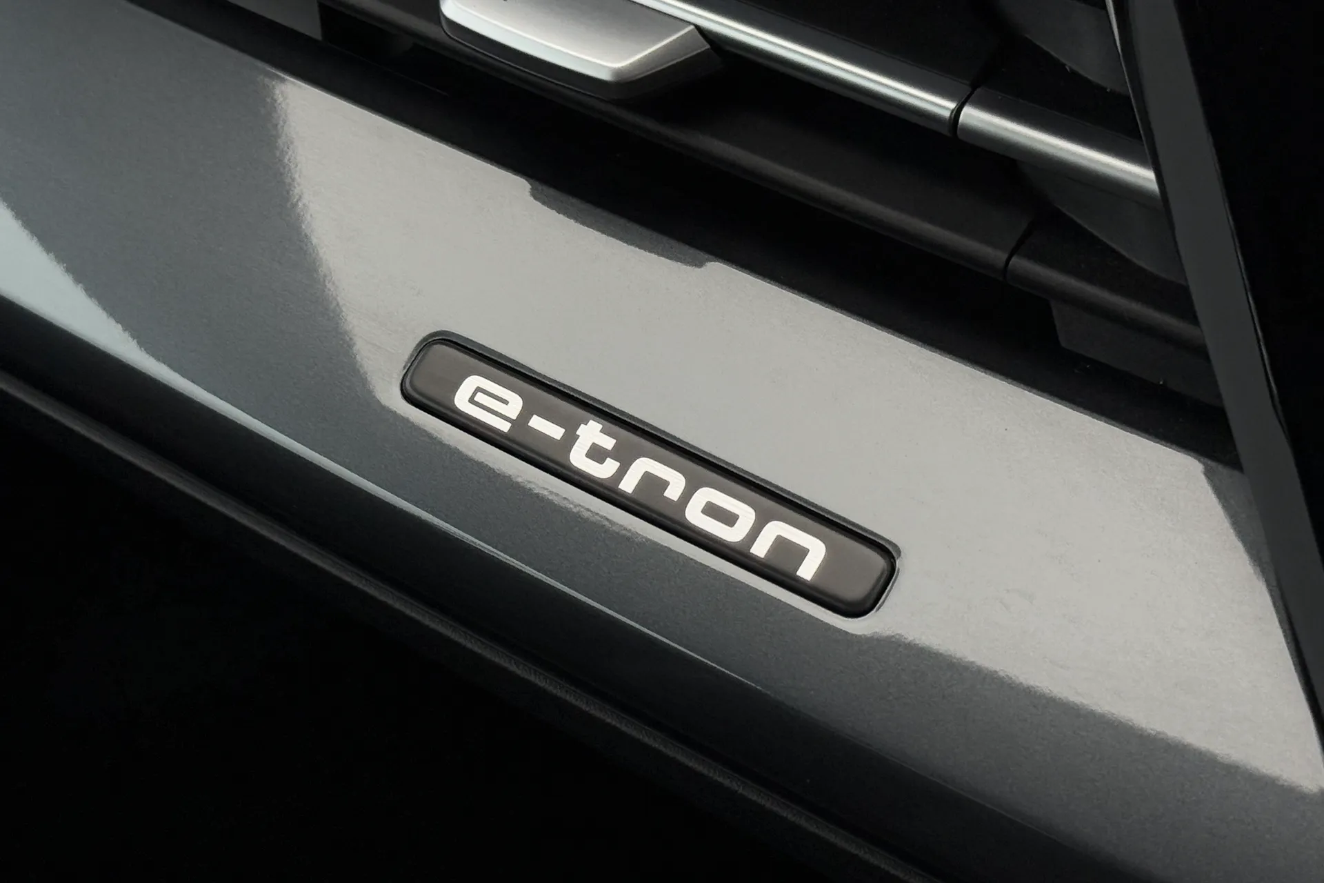 Audi Q4 thumbnail image number 16